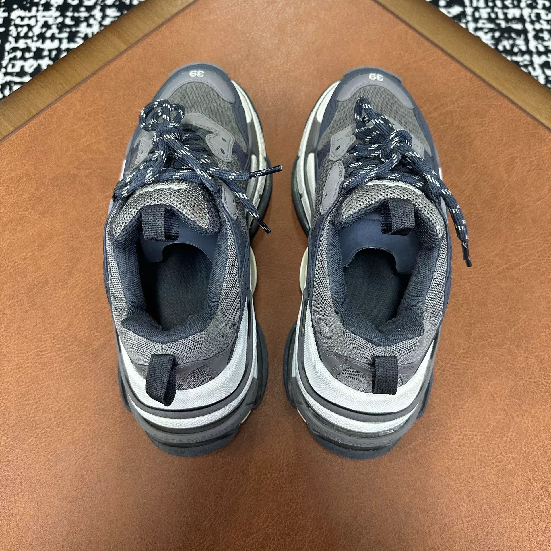 Balenciaga Balenciaga Blue Lowtop Sneakers 6 Men Size US 6 / EU 39 - 4 Thumbnail