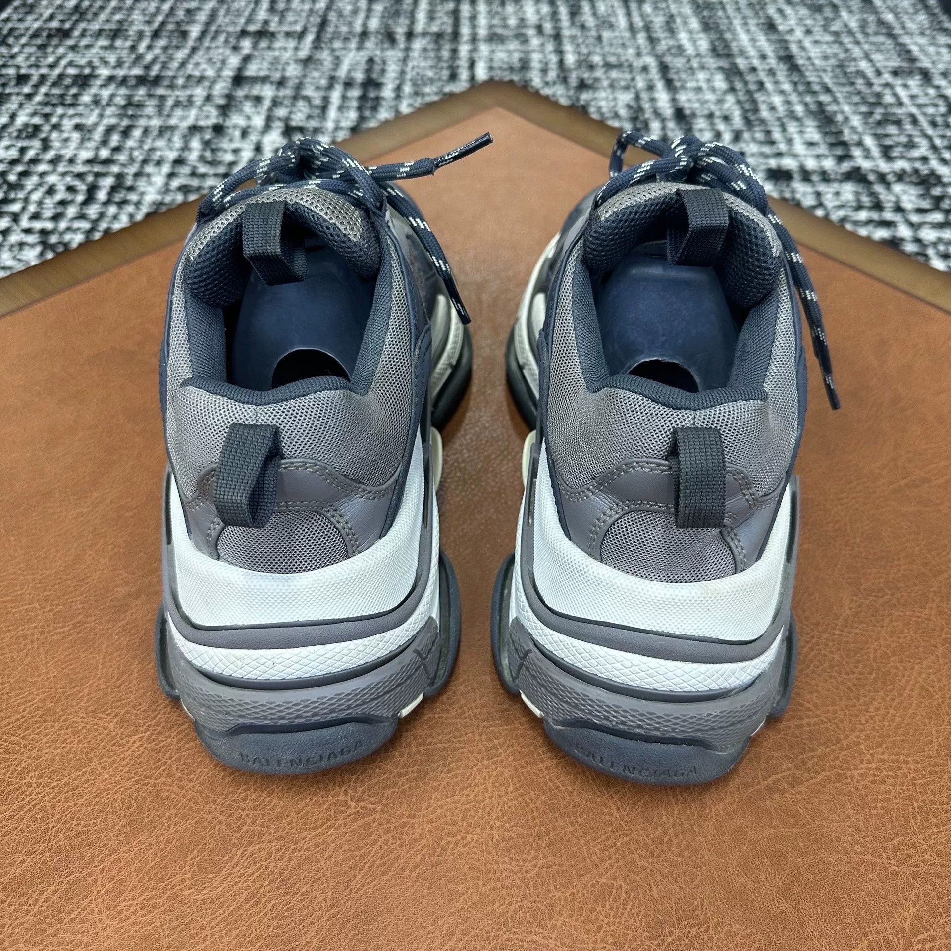Balenciaga Balenciaga Blue Lowtop Sneakers 6 Men Size US 6 / EU 39 - 3 Thumbnail