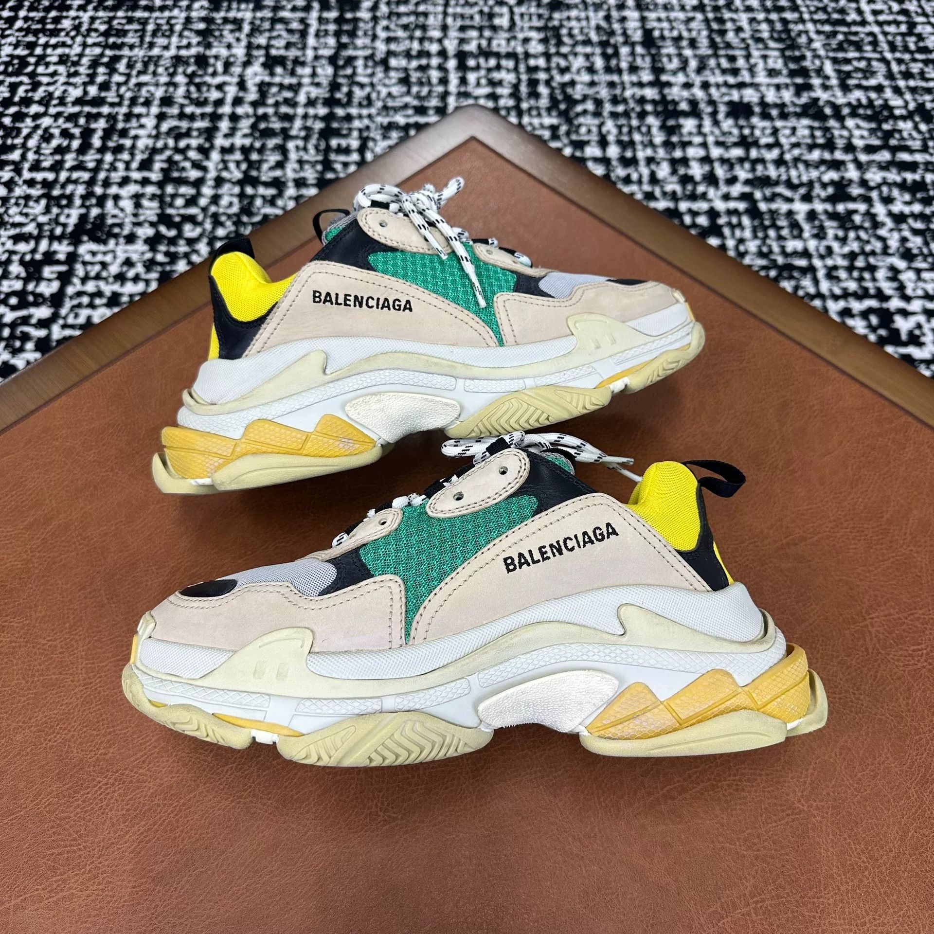 Balenciaga Balenciaga Yellow Lowtop Sneakers 7 Men Size US 7 / EU 40 - 7 Thumbnail