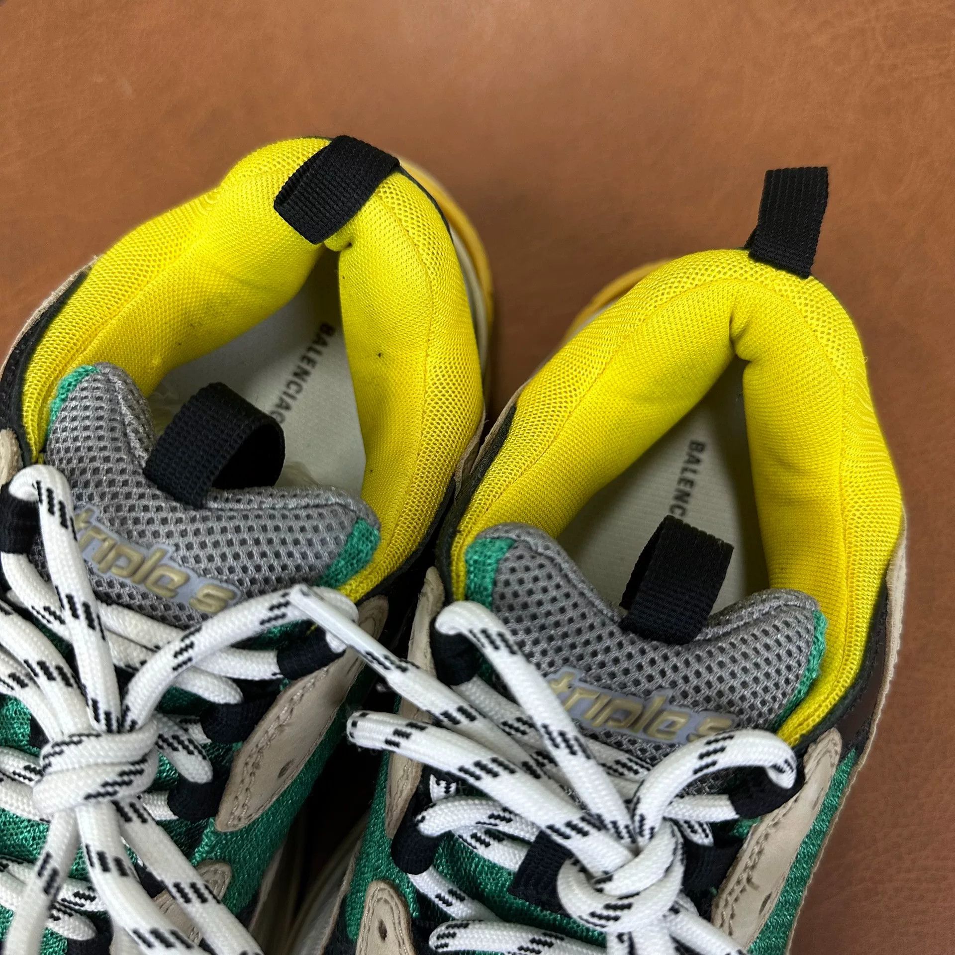 Balenciaga Balenciaga Yellow Lowtop Sneakers 7 Men Size US 7 / EU 40 - 6 Thumbnail
