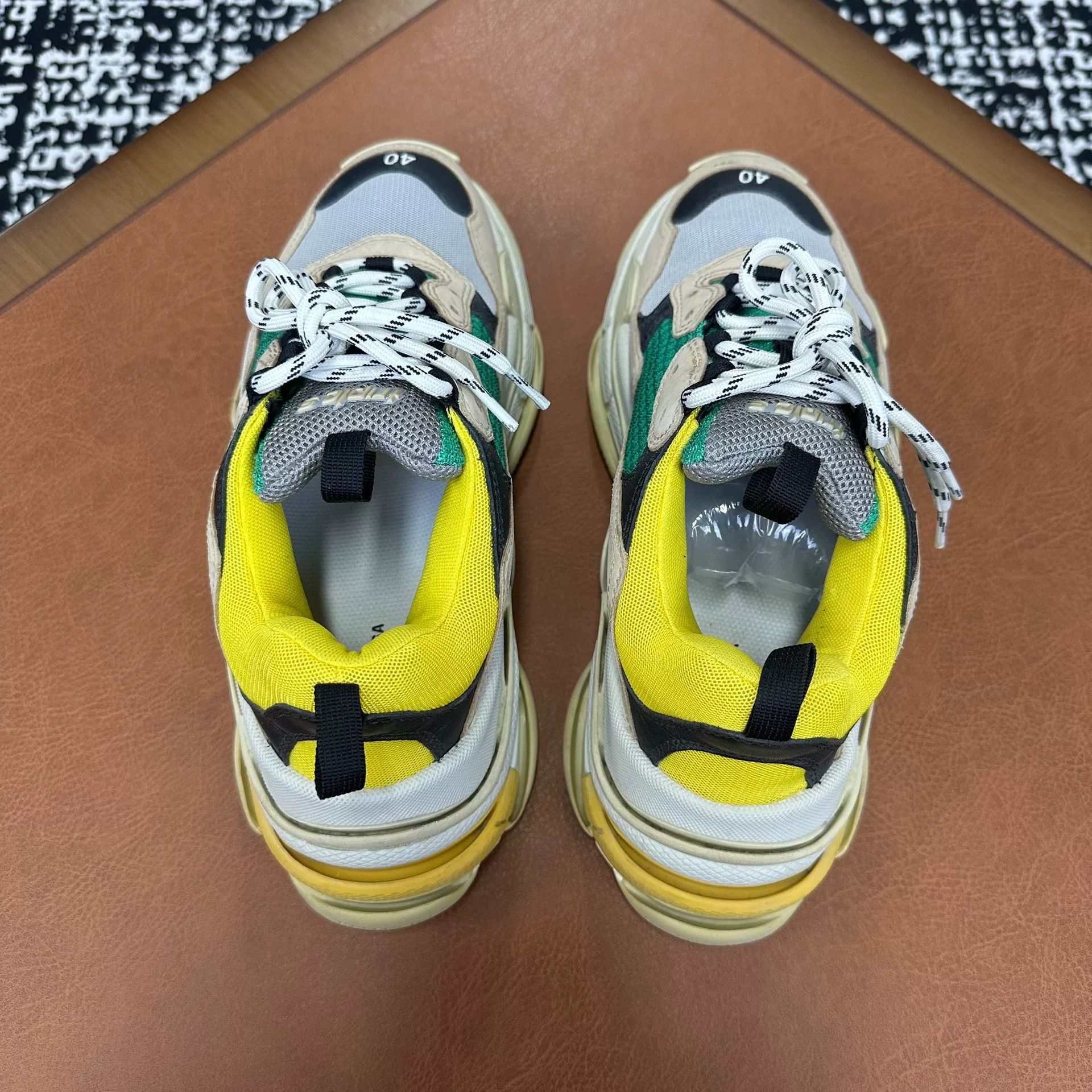 Balenciaga Balenciaga Yellow Lowtop Sneakers 7 Men Size US 7 / EU 40 - 4 Thumbnail