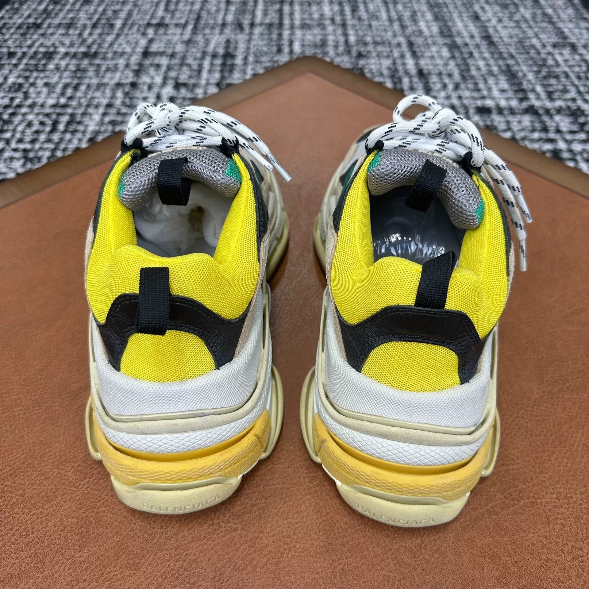 Balenciaga Balenciaga Yellow Lowtop Sneakers 7 Men Size US 7 / EU 40 - 3 Thumbnail