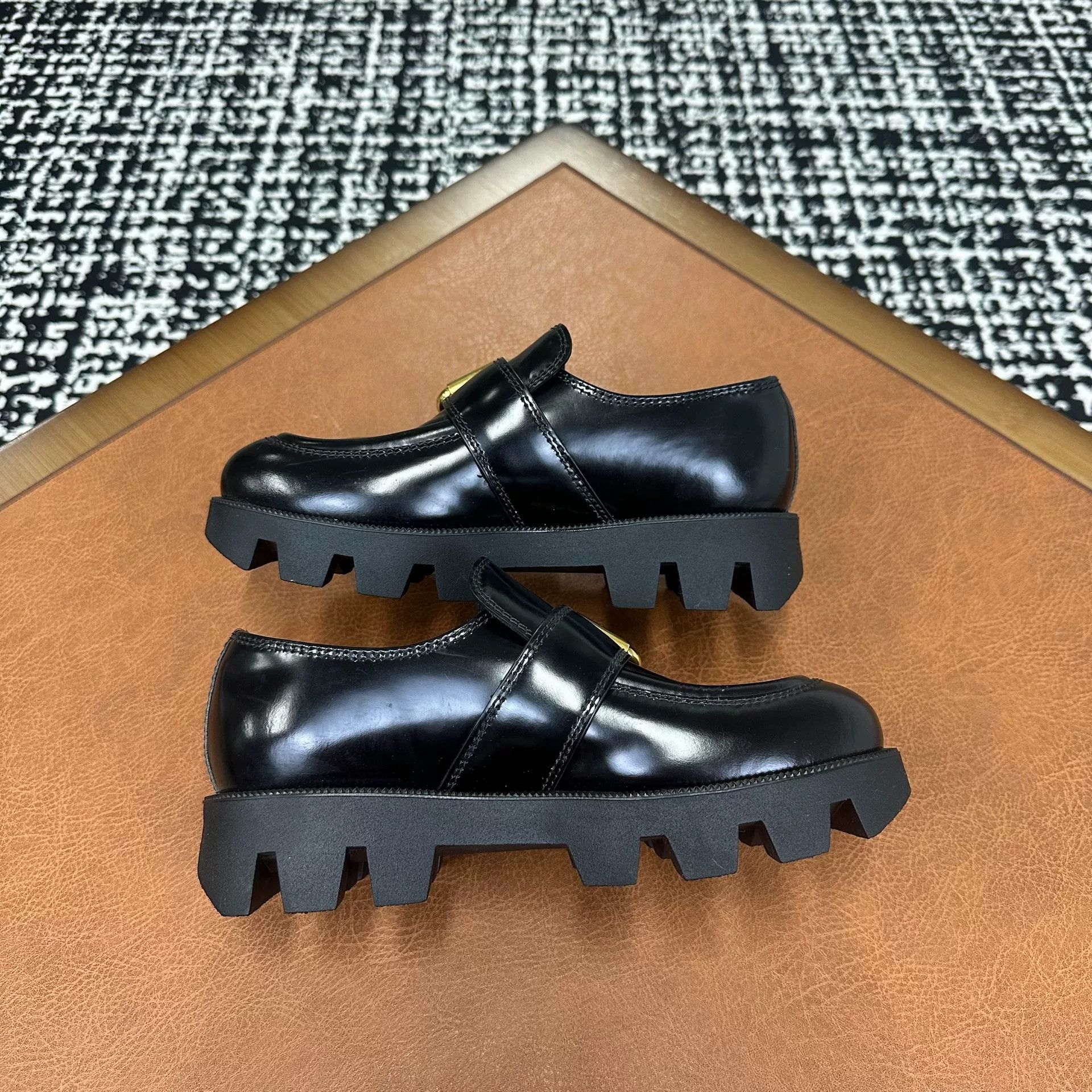 Prada Prada Metallic Black Lowtop Sneakers it_36 Women Size US 6 / IT 36 - 7 Thumbnail