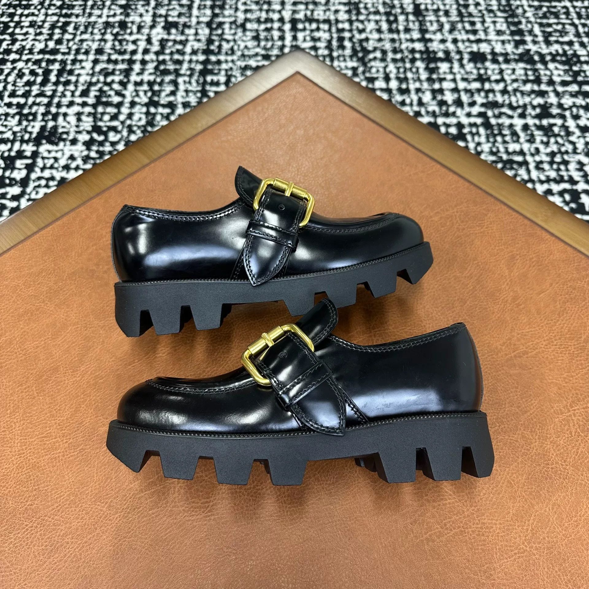 Prada Prada Metallic Black Lowtop Sneakers it_36 Women Size US 6 / IT 36 - 6 Thumbnail