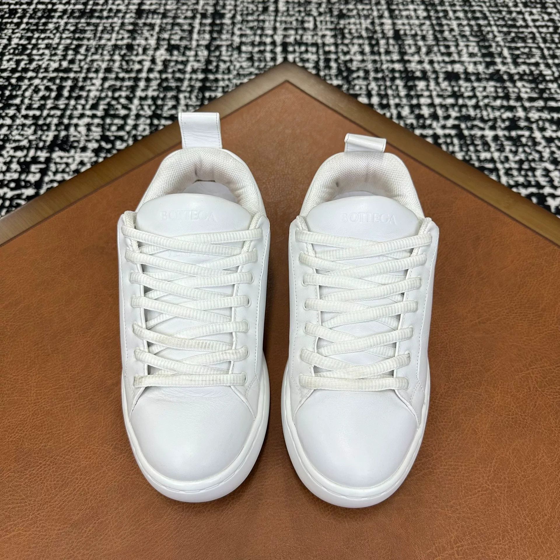Bottega Veneta Bottega Veneta Leather Lowtop Sneakers 9 Men Size US 9 / EU 42 - 3 Thumbnail
