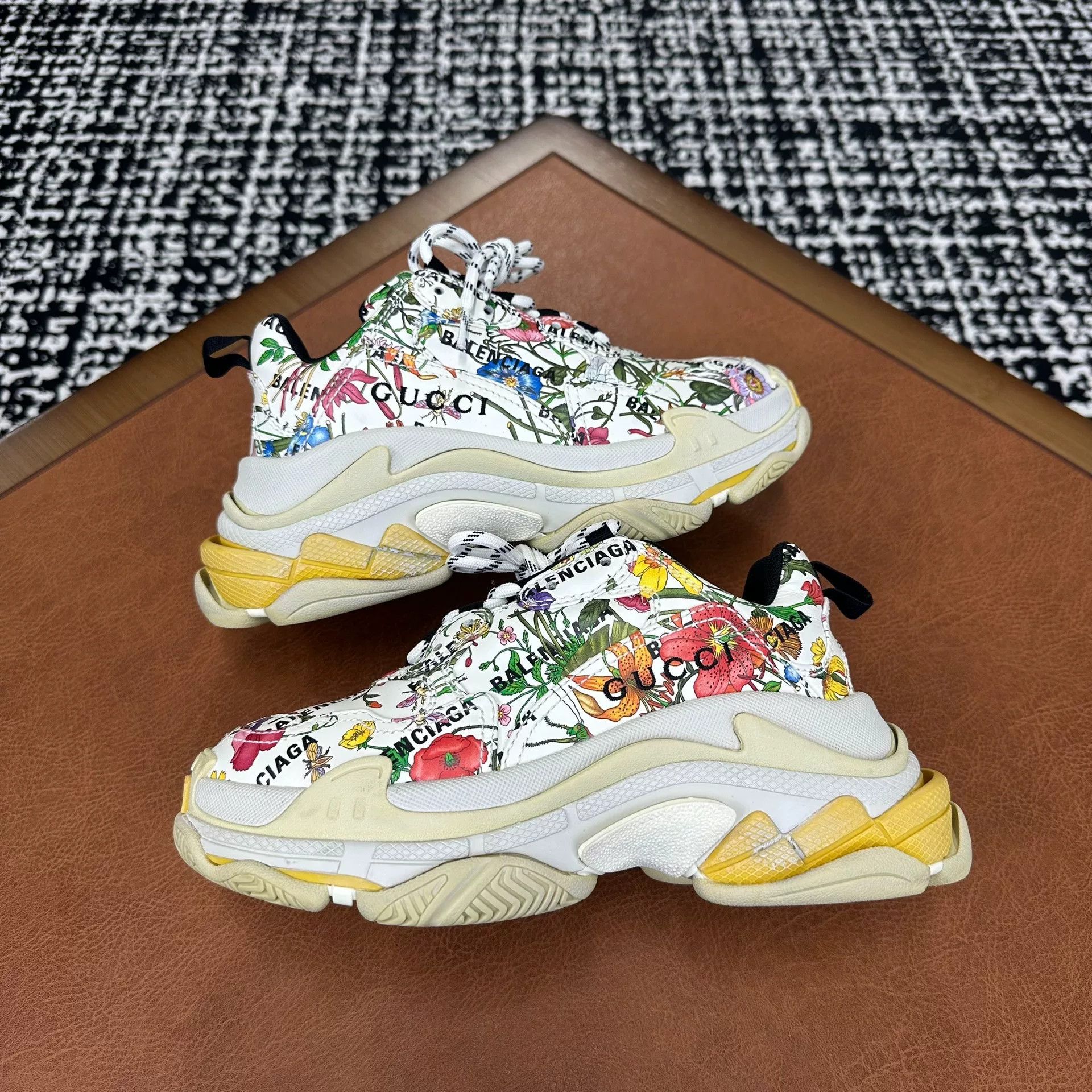 Balenciaga Balenciaga White Lowtop Sneakers it_36 Women Size US 6 / IT 36 - 6 Thumbnail