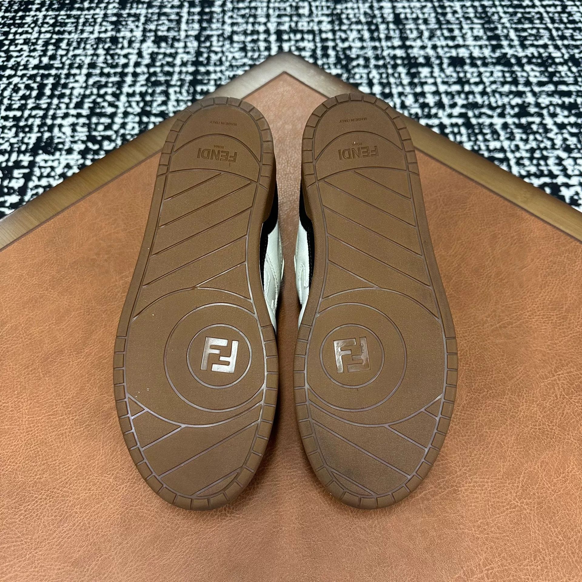 Fendi Fendi Black Lowtop Sneakers 10 Men Size US 10 / EU 43 - 8 Thumbnail