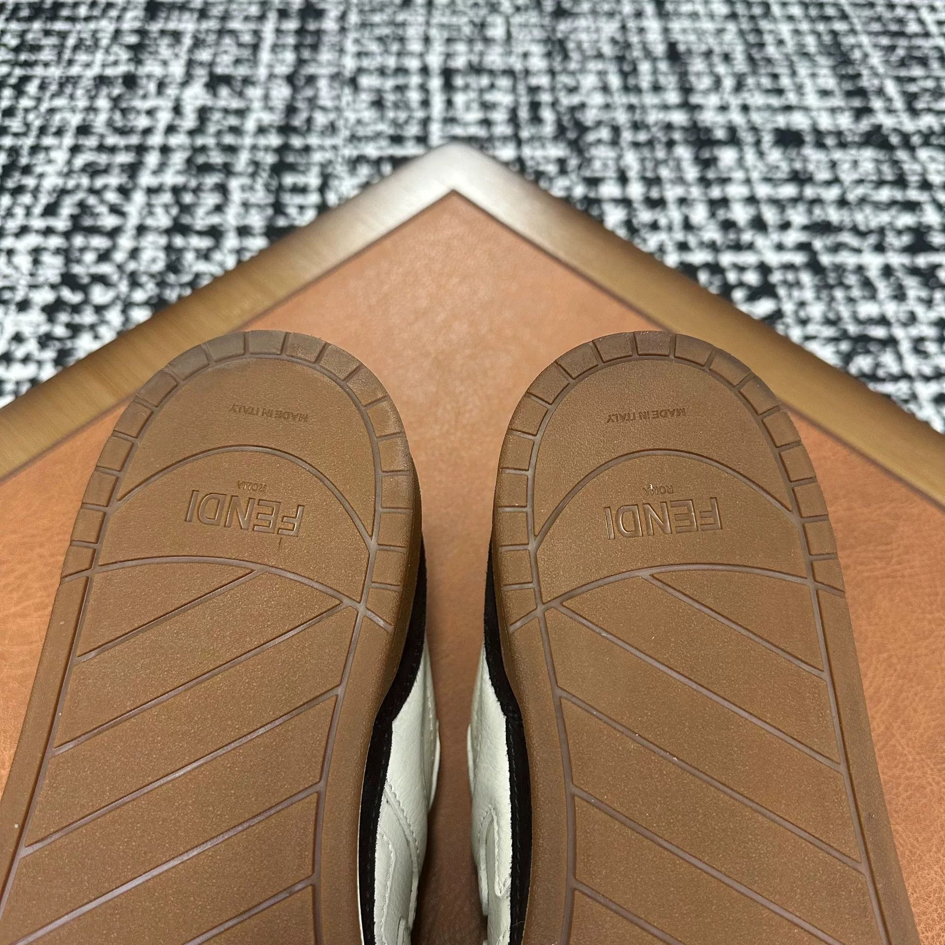 Fendi Fendi Black Lowtop Sneakers 10 Men Size US 10 / EU 43 - 9 Thumbnail