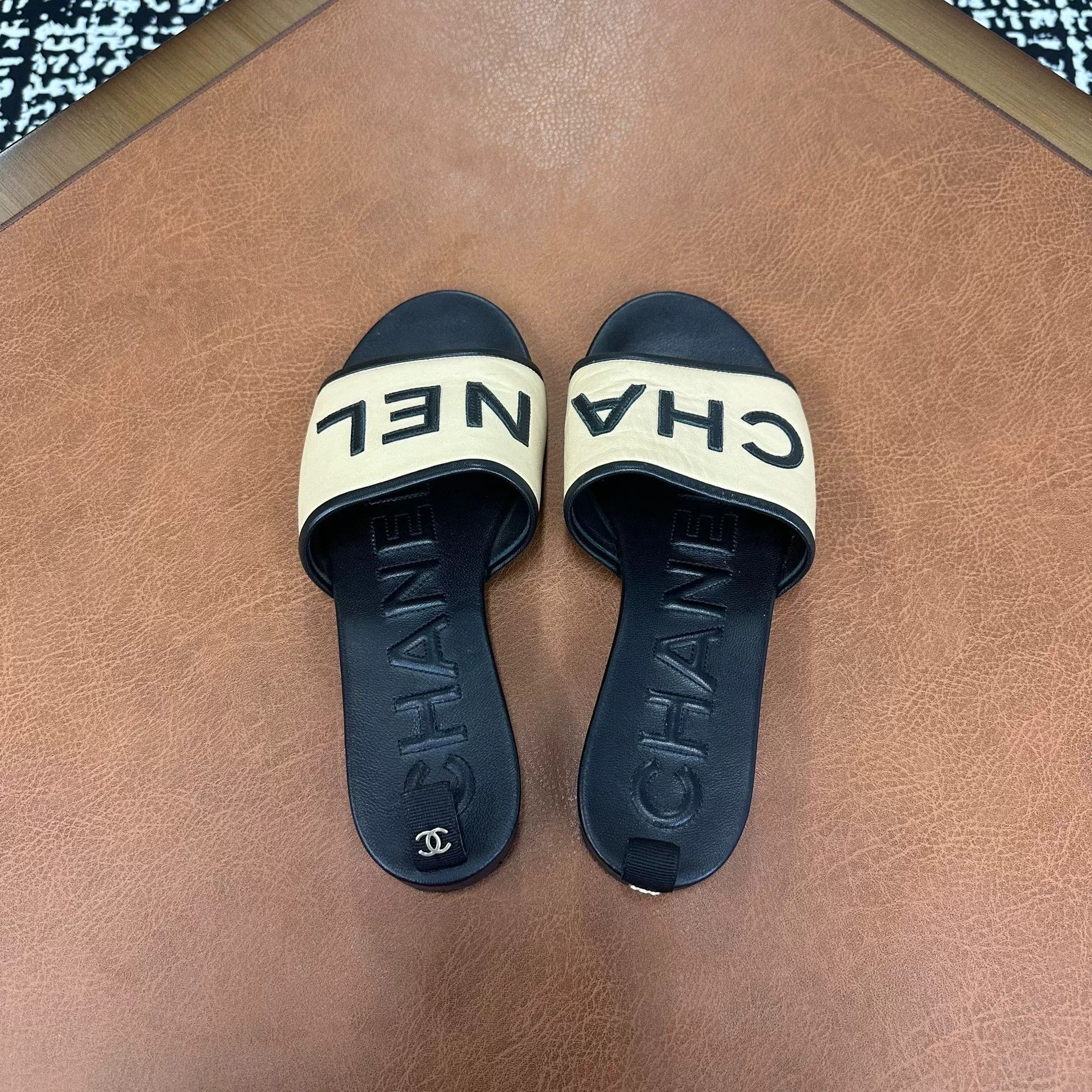 Chanel Chanel Retro Printed Black Sandals it_35-5 Women Size US 5.5 / IT 35.5 - 4 Thumbnail