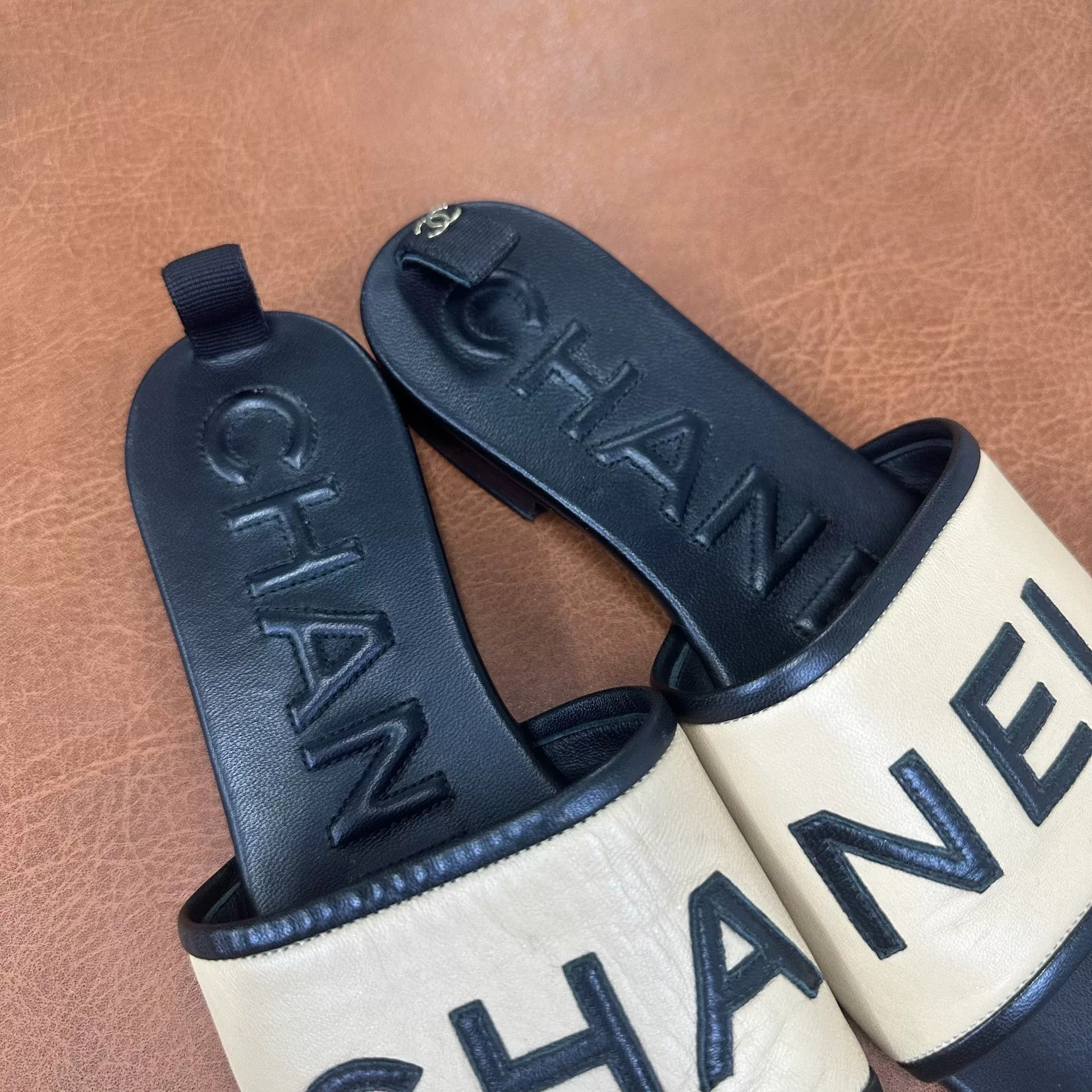 Chanel Chanel Retro Printed Black Sandals it_35-5 Women Size US 5.5 / IT 35.5 - 5 Thumbnail