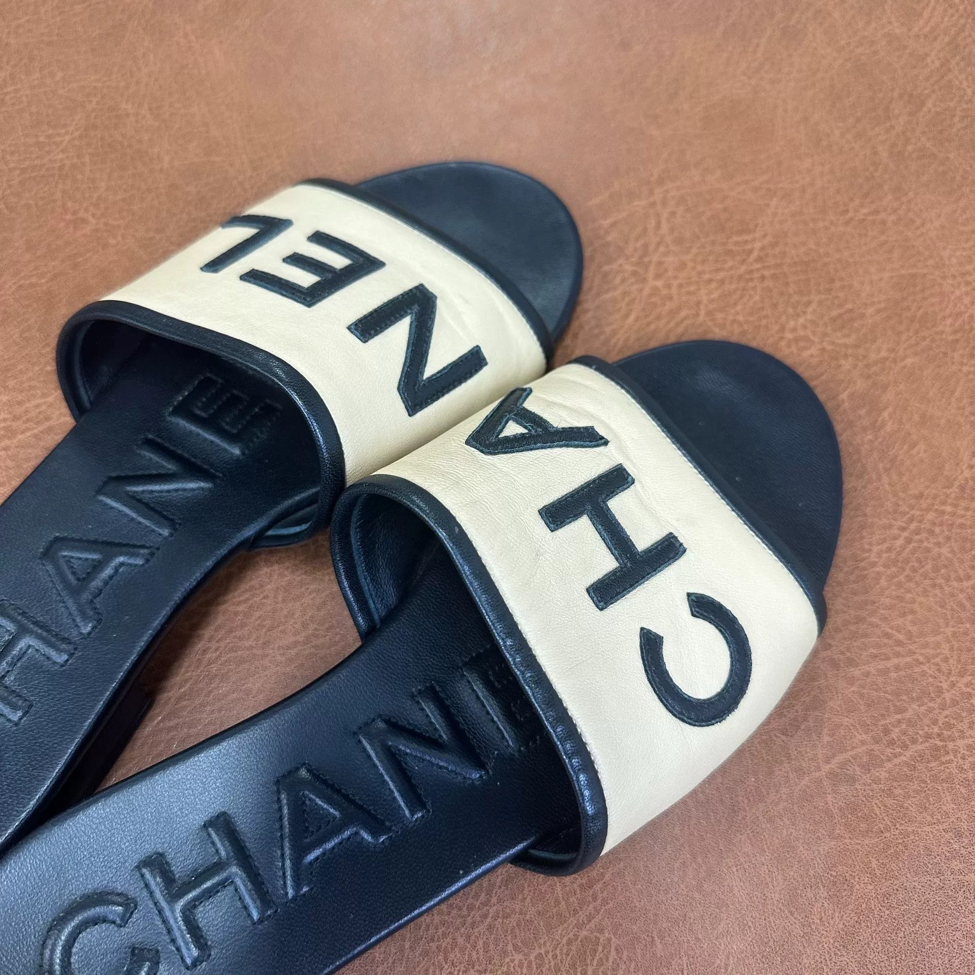 Chanel Chanel Retro Printed Black Sandals it_35-5 Women Size US 5.5 / IT 35.5 - 3 Thumbnail