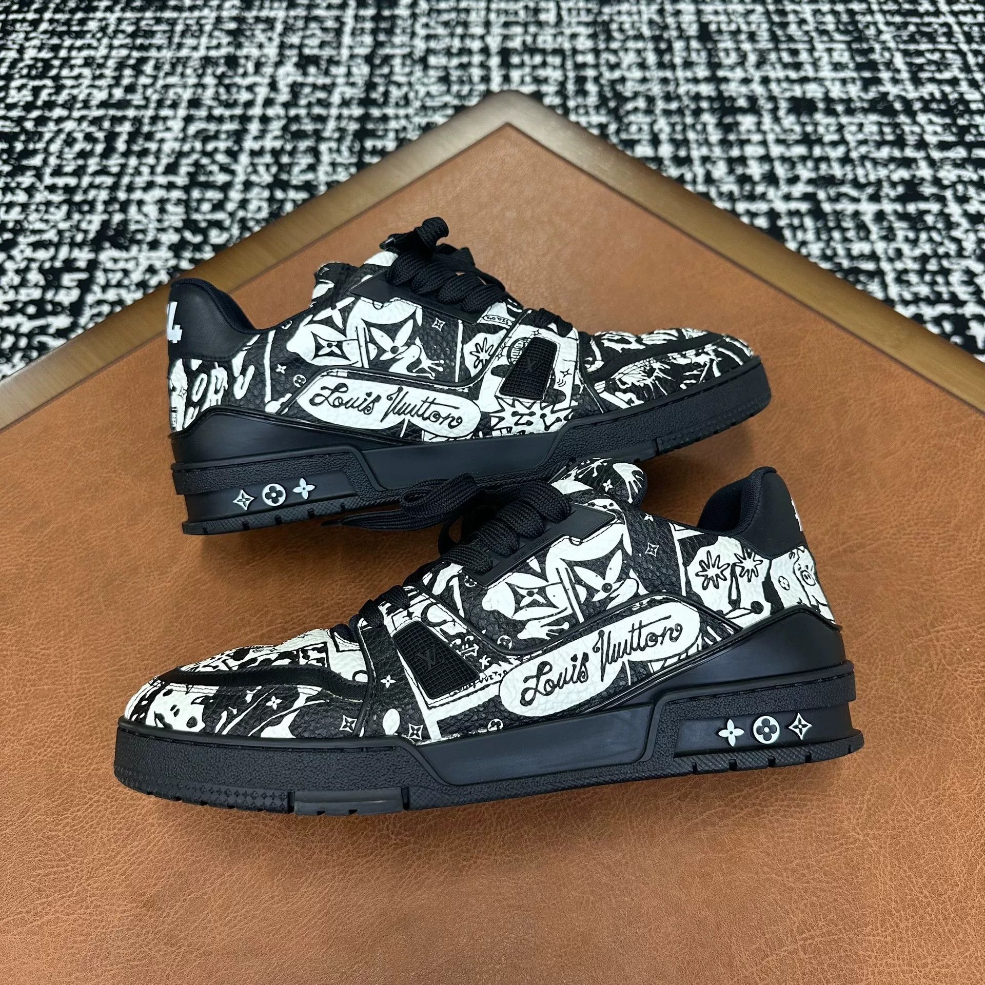 Louis Vuitton Louis Vuitton Training Printed Black Lowtop Sneakers 10 Men Size US 10 / EU 43 - 6 Thumbnail
