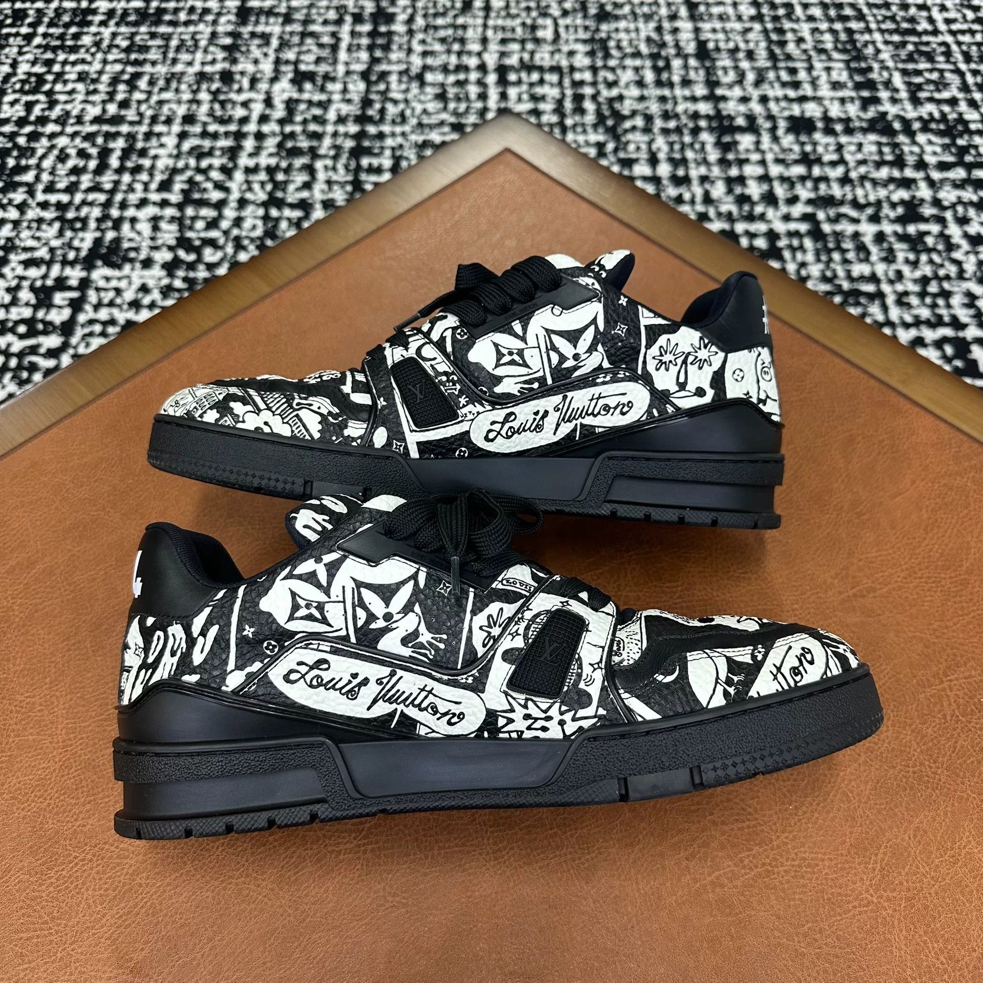 Louis Vuitton Louis Vuitton Training Printed Black Lowtop Sneakers 10 Men Size US 10 / EU 43 - 7 Thumbnail