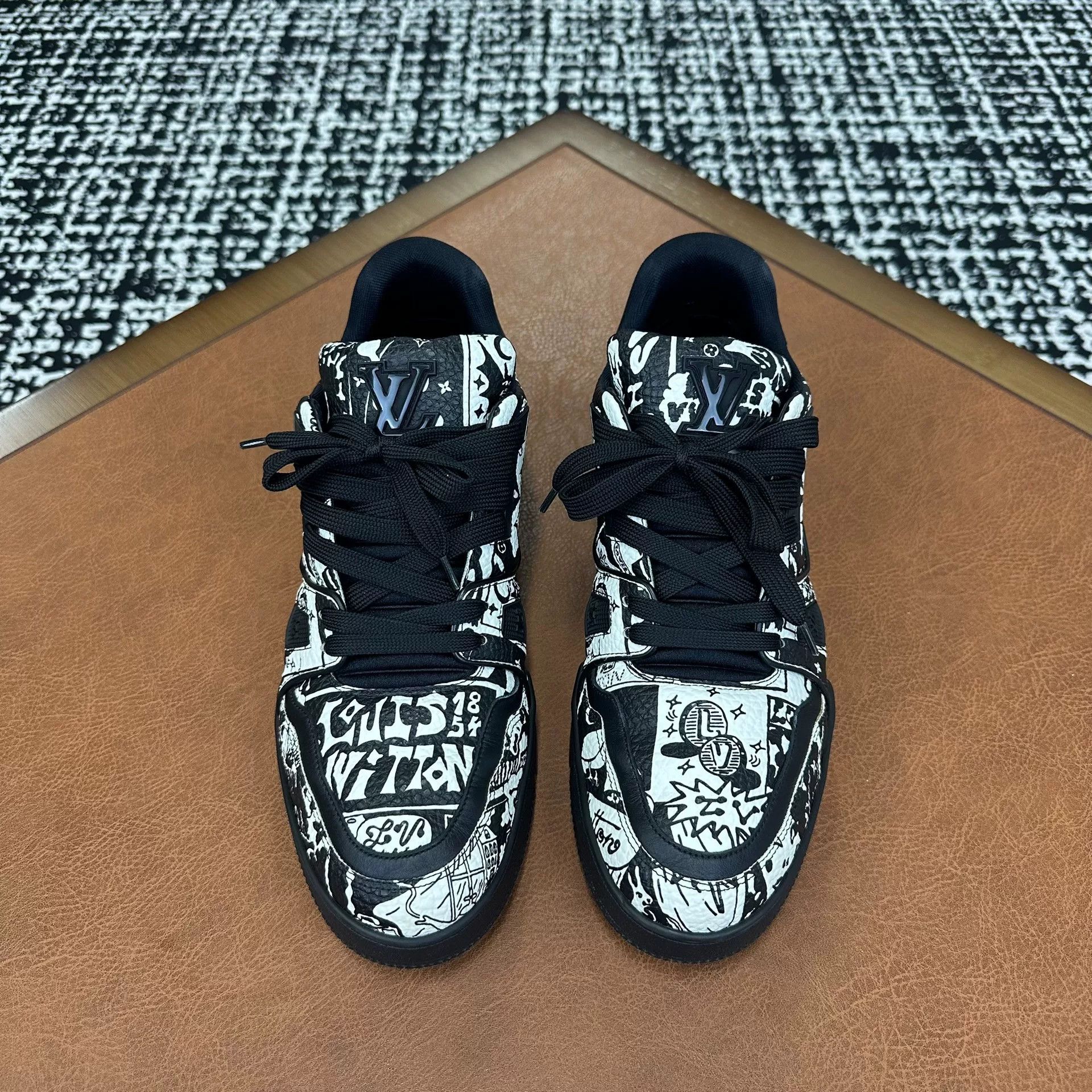 Louis Vuitton Louis Vuitton Training Printed Black Lowtop Sneakers 10 Men Size US 10 / EU 43 - 2 Thumbnail