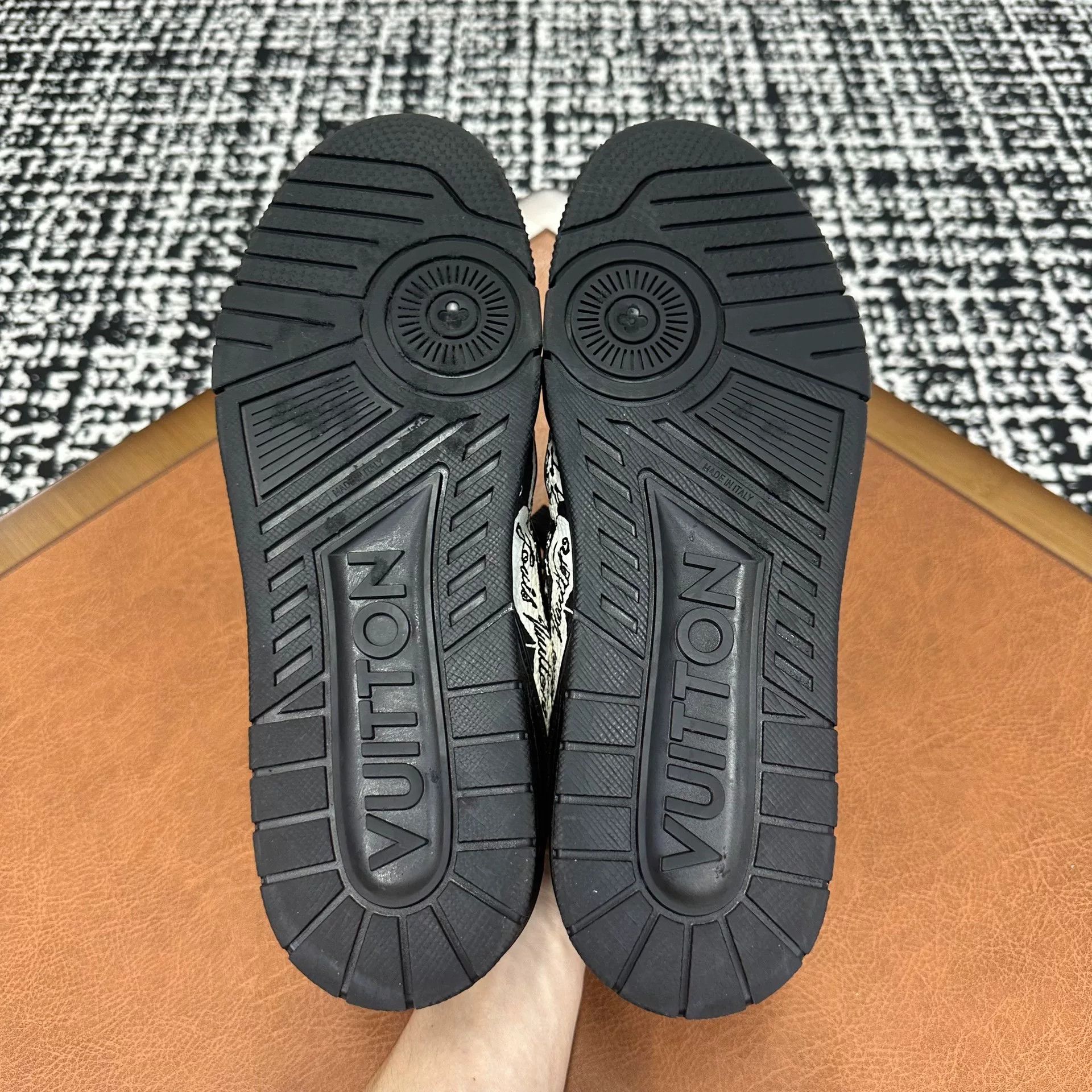 Louis Vuitton Louis Vuitton Training Printed Black Lowtop Sneakers 10 Men Size US 10 / EU 43 - 8 Thumbnail