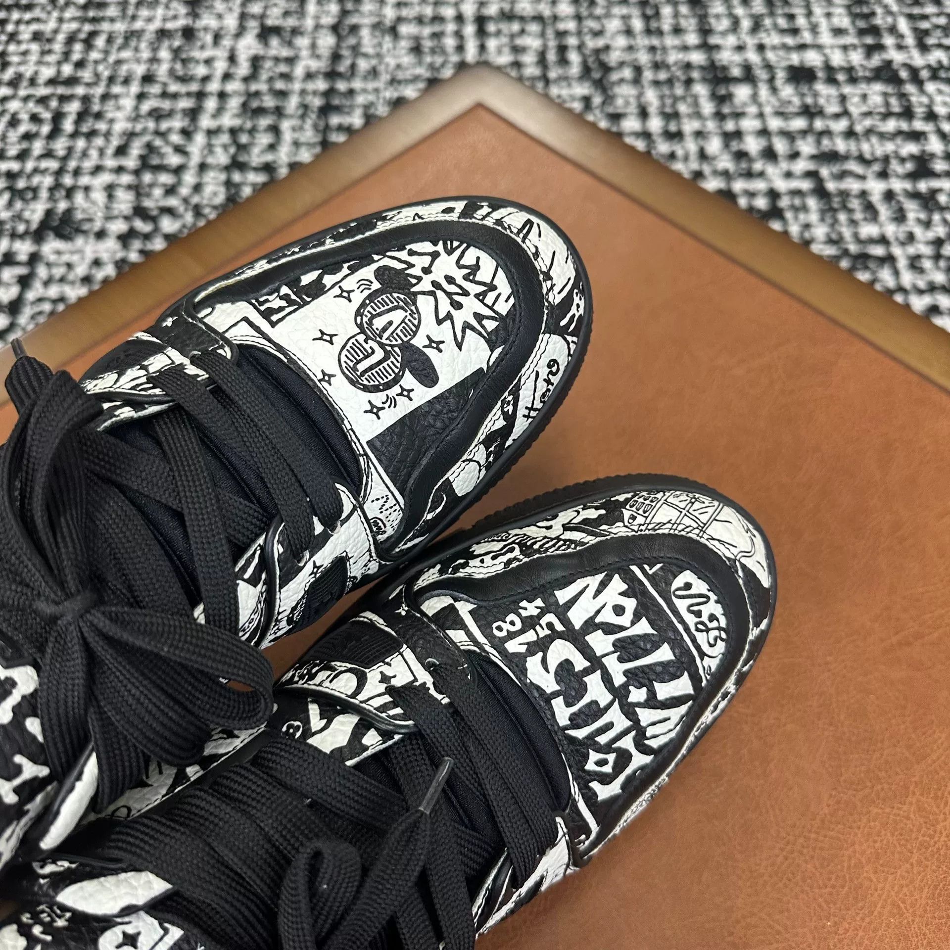 Louis Vuitton Louis Vuitton Training Printed Black Lowtop Sneakers 10 Men Size US 10 / EU 43 - 5 Thumbnail