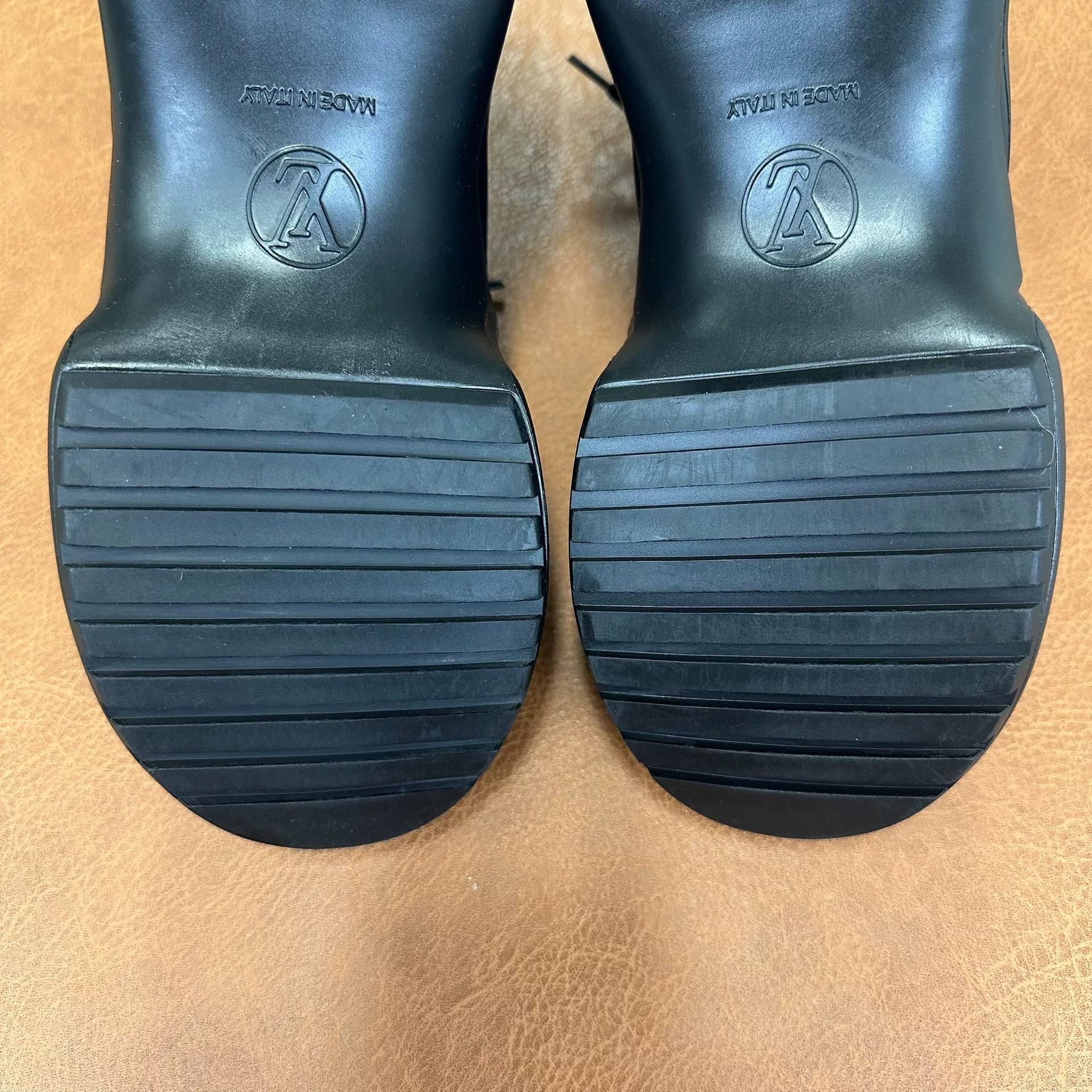 Louis Vuitton Louis Vuitton Black Lowtop Sneakers it_37 Women Size US 7 / IT 37 - 8 Thumbnail