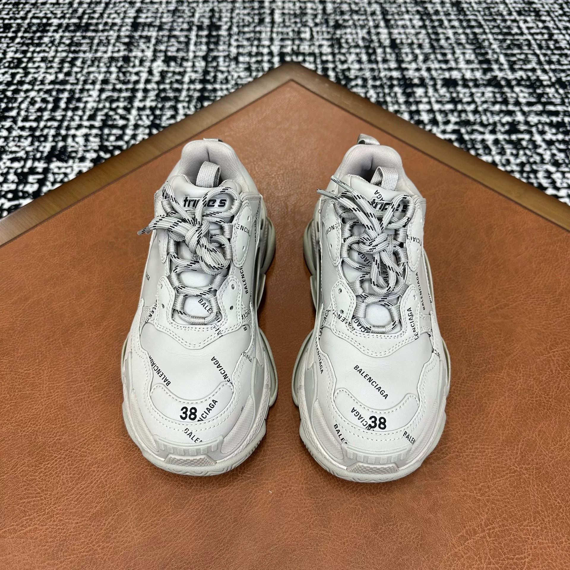 Balenciaga Balenciaga Lowtop Sneakers it_38 Women Size US 8 / IT 38 - 2 Thumbnail