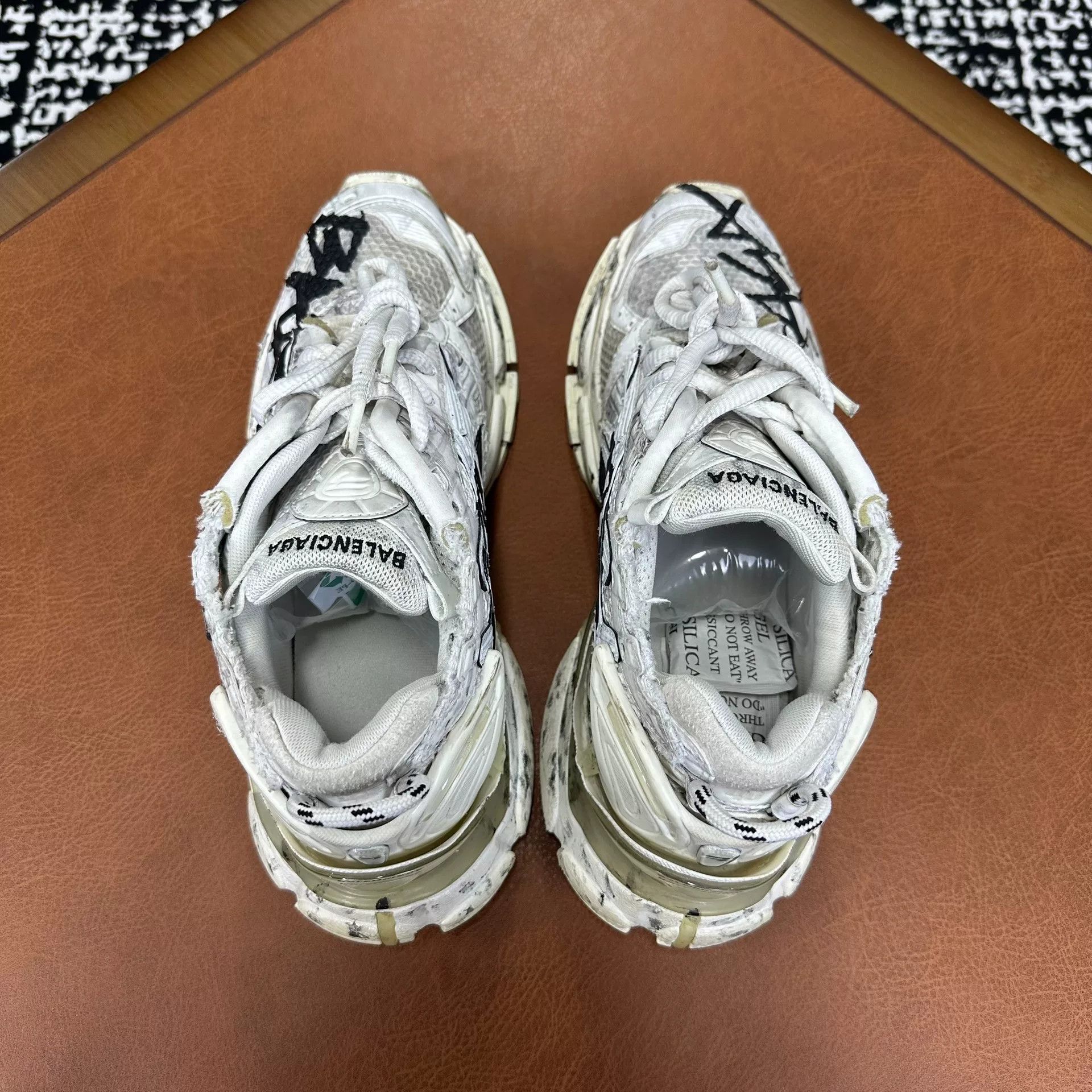 Balenciaga Balenciaga Running Black Lowtop Sneakers 7 Men Size US 7 / EU 40 - 7 Thumbnail