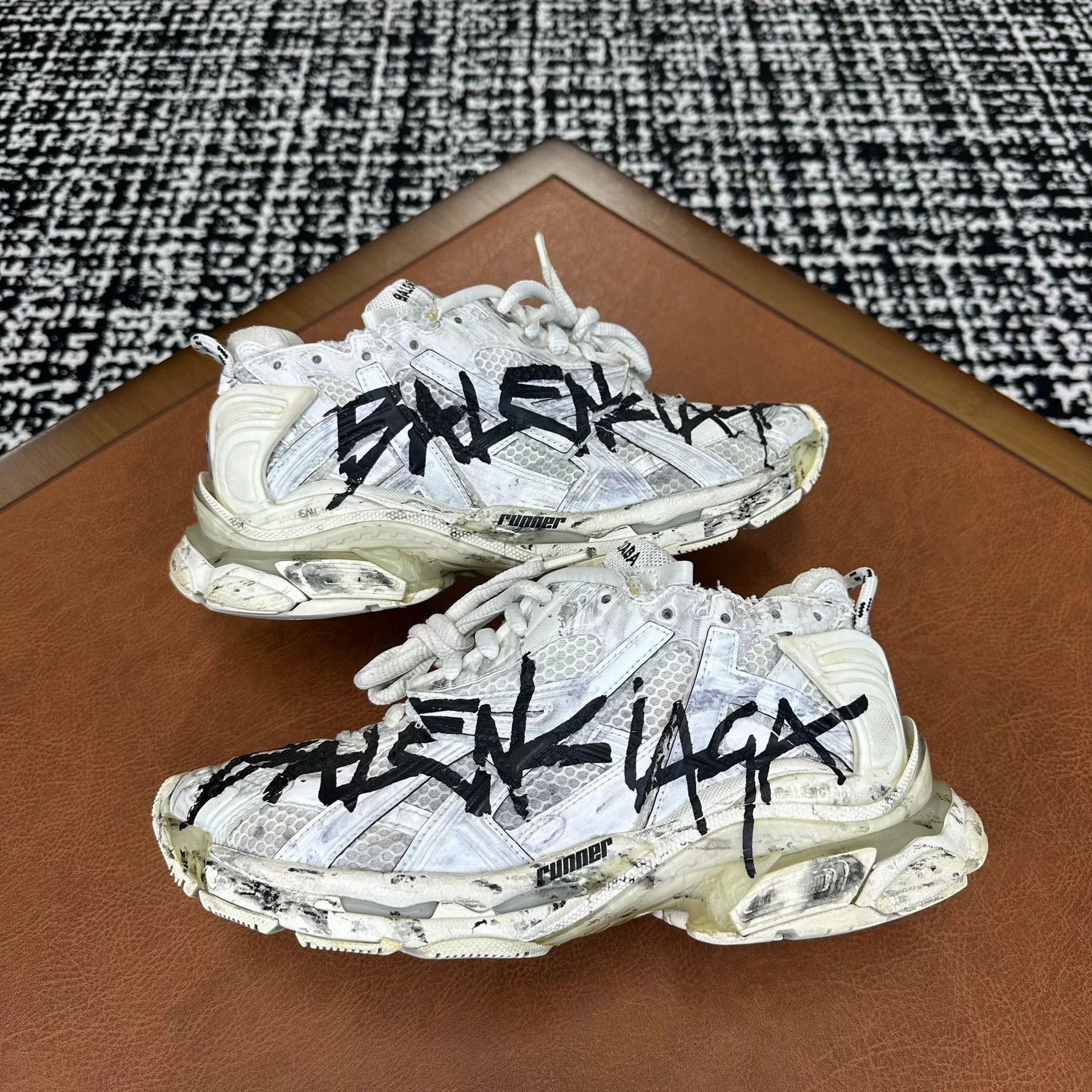 Balenciaga Balenciaga Running Black Lowtop Sneakers 7 Men Size US 7 / EU 40 - 5 Thumbnail