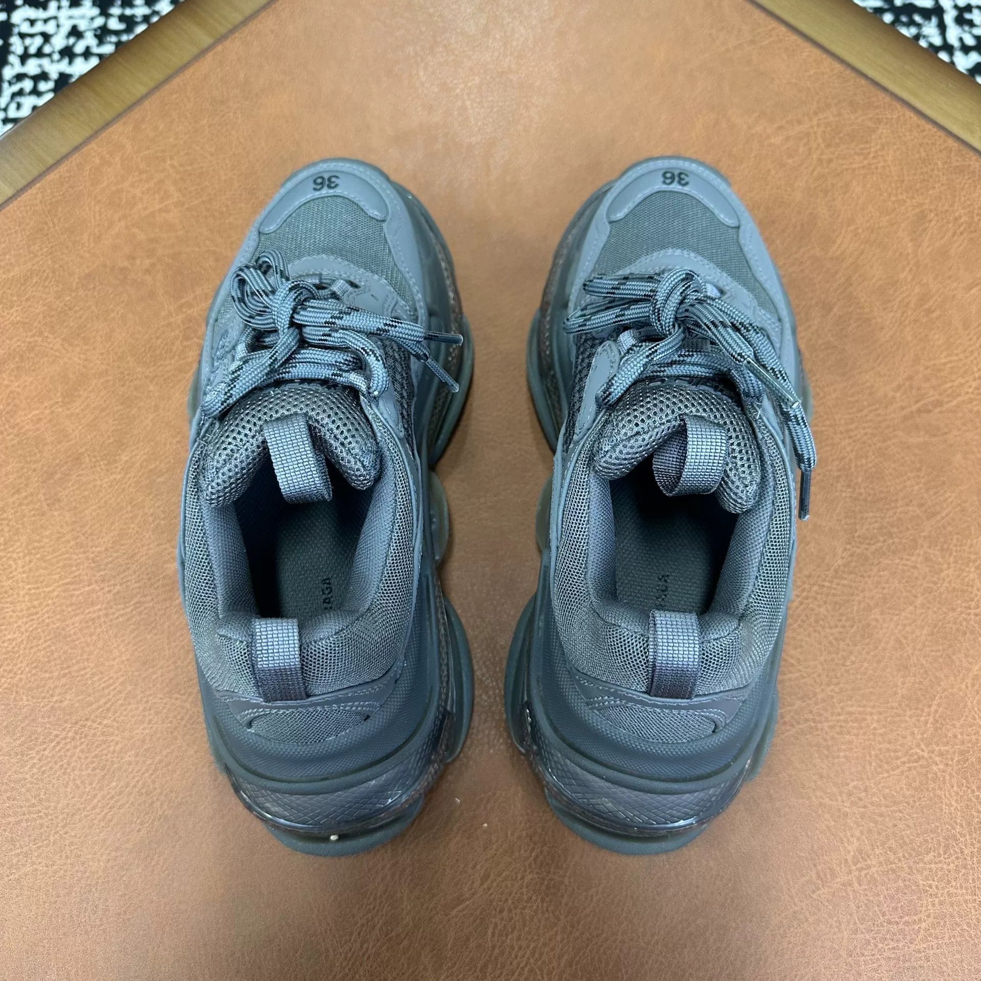 Balenciaga Balenciaga Black Lowtop Sneakers it_36 Women Size US 6 / IT 36 - 3 Thumbnail