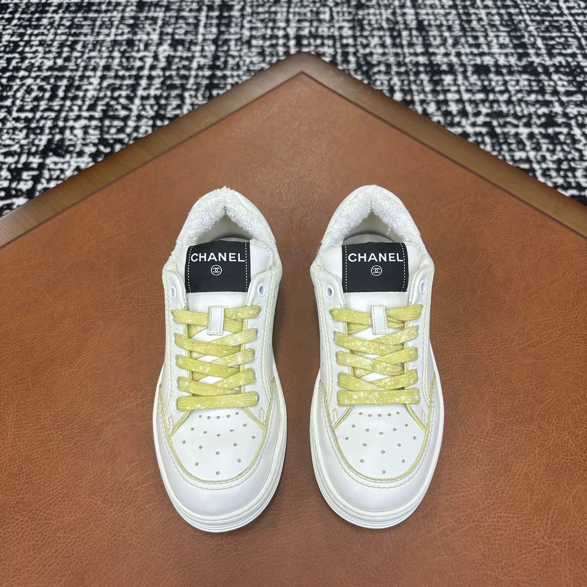 Chanel Chanel Retro Yellow Lowtop Sneakers it_35 Women Size US 5 / IT 35 - 2 Thumbnail