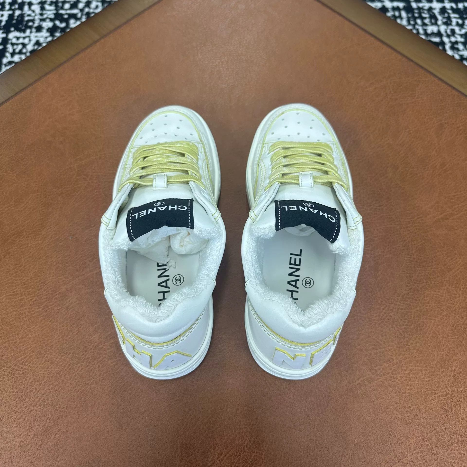 Chanel Chanel Retro Yellow Lowtop Sneakers it_35 Women Size US 5 / IT 35 - 4 Thumbnail