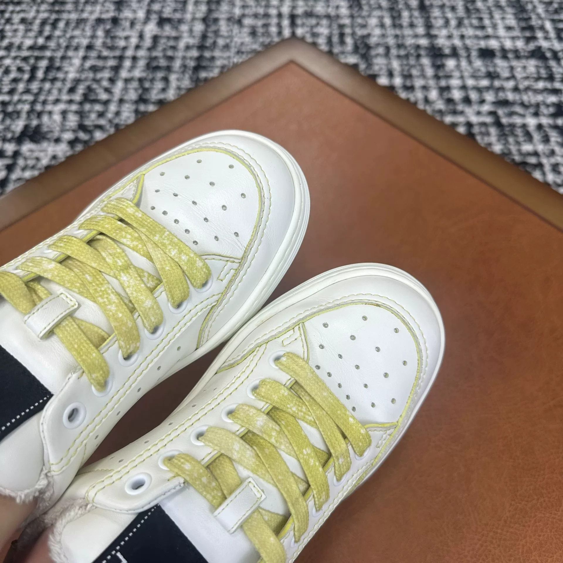 Chanel Chanel Retro Yellow Lowtop Sneakers it_35 Women Size US 5 / IT 35 - 3 Thumbnail