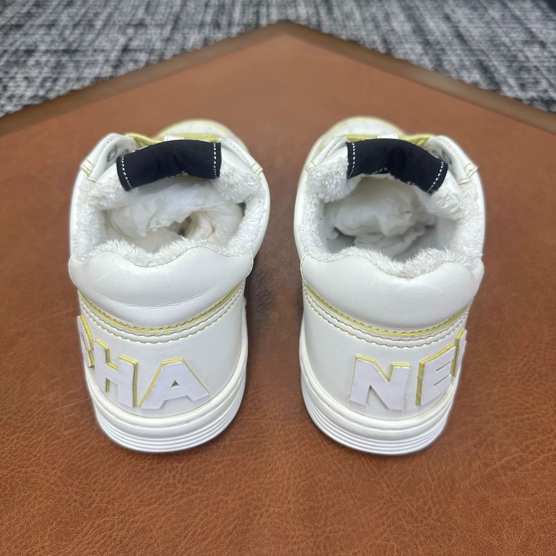 Chanel Chanel Retro Yellow Lowtop Sneakers it_35 Women Size US 5 / IT 35 - 5 Thumbnail