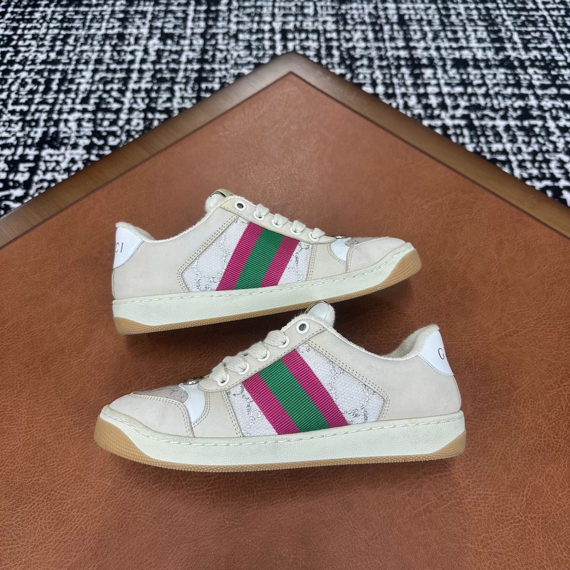 Gucci Gucci Beige Lowtop Sneakers it_35-5 Women Size US 5.5 / IT 35.5 - 6 Thumbnail