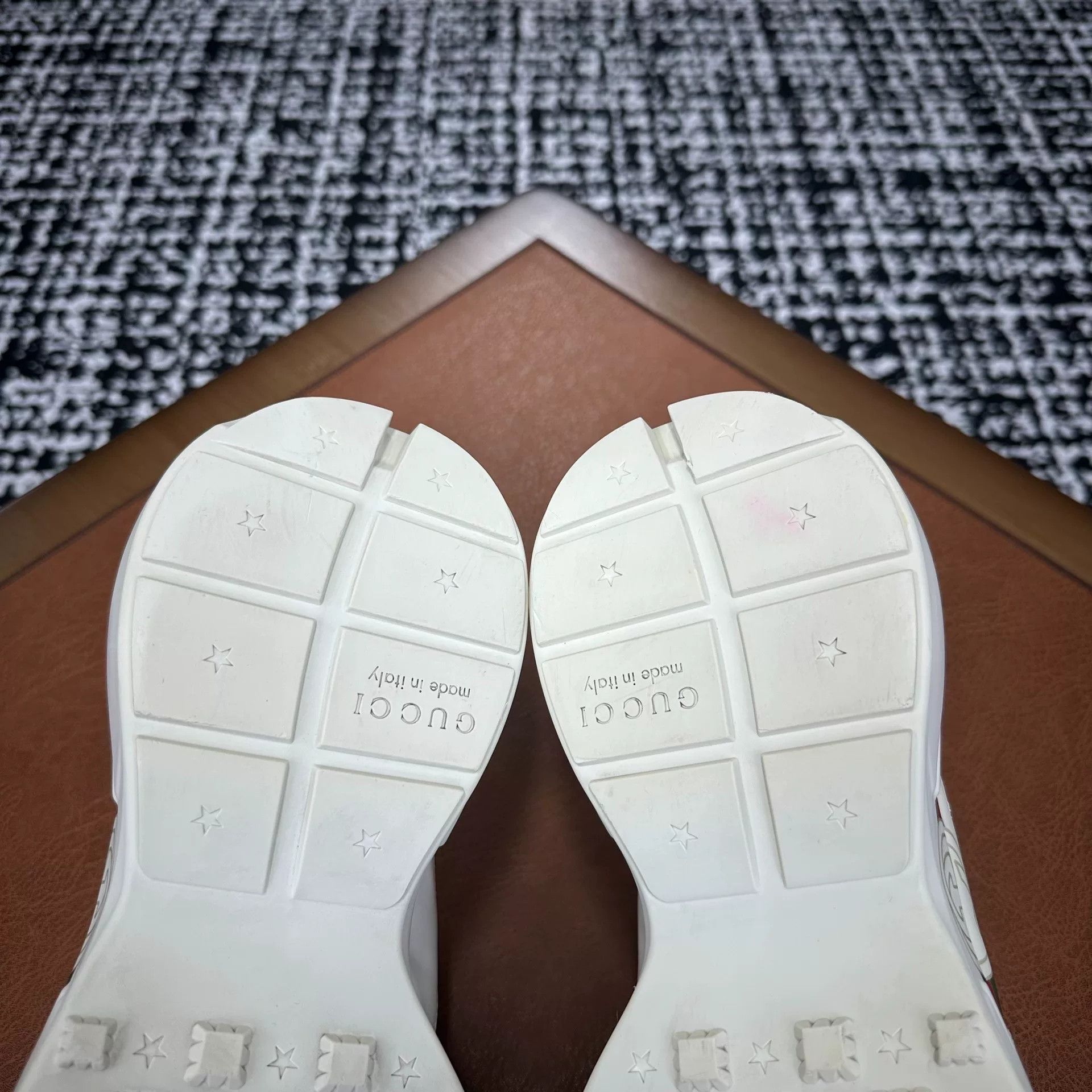 Gucci Gucci Printed Lowtop Sneakers 8 Men Size US 8 / EU 41 - 9 Thumbnail