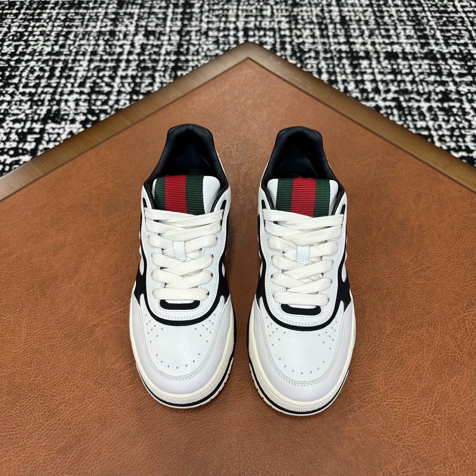 Gucci Gucci Leather Black Lowtop Sneakers it_36 Women Size US 6 / IT 36 - 2 Thumbnail