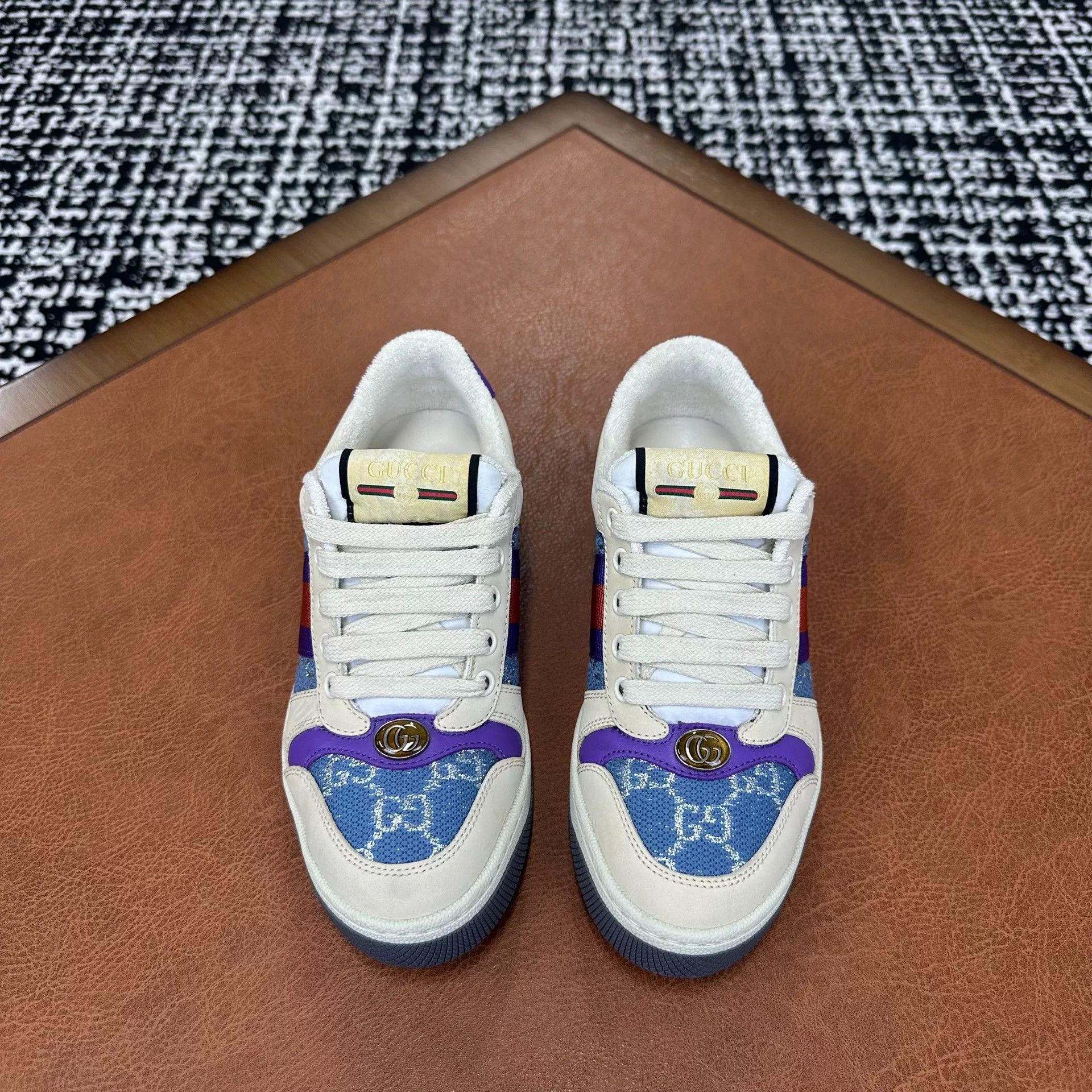 Gucci Gucci Blue Lowtop Sneakers it_35 Women Size US 5 / IT 35 - 2 Thumbnail