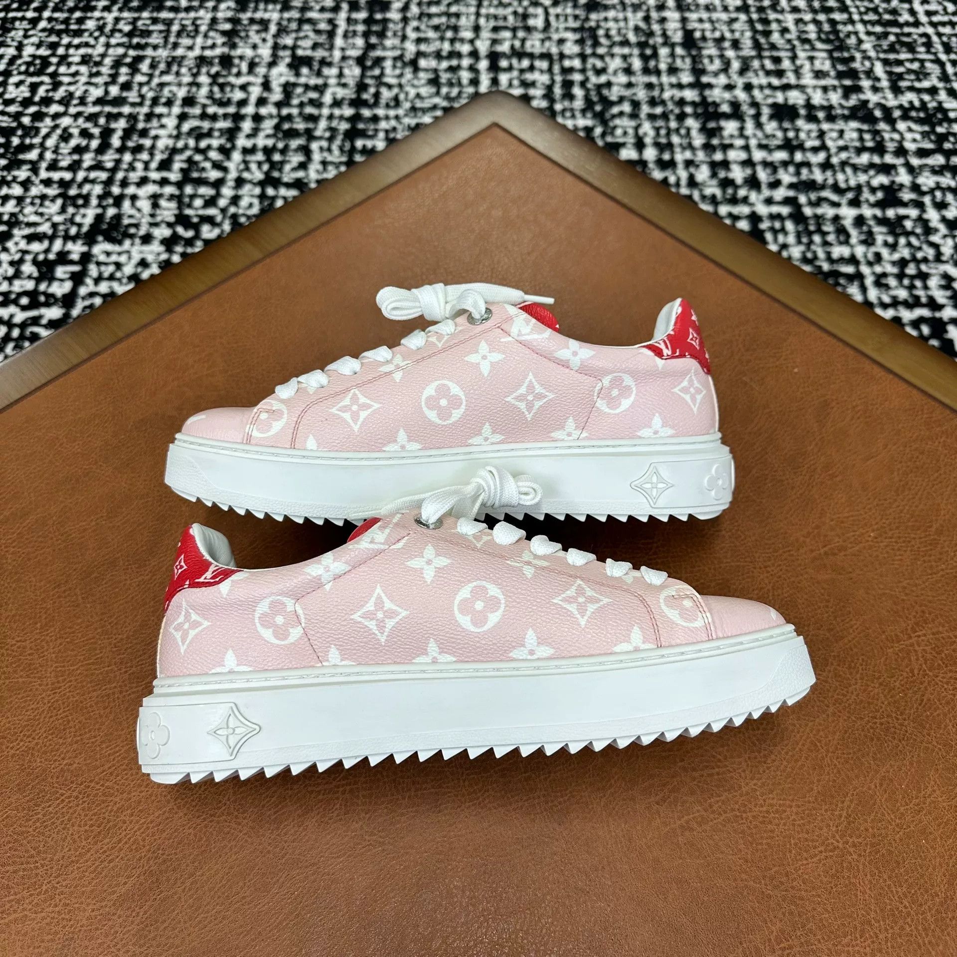 Louis Vuitton Louis Vuitton Lowtop Sneakers it_38-5 Women Size US 8.5 / IT 38.5 - 6 Thumbnail