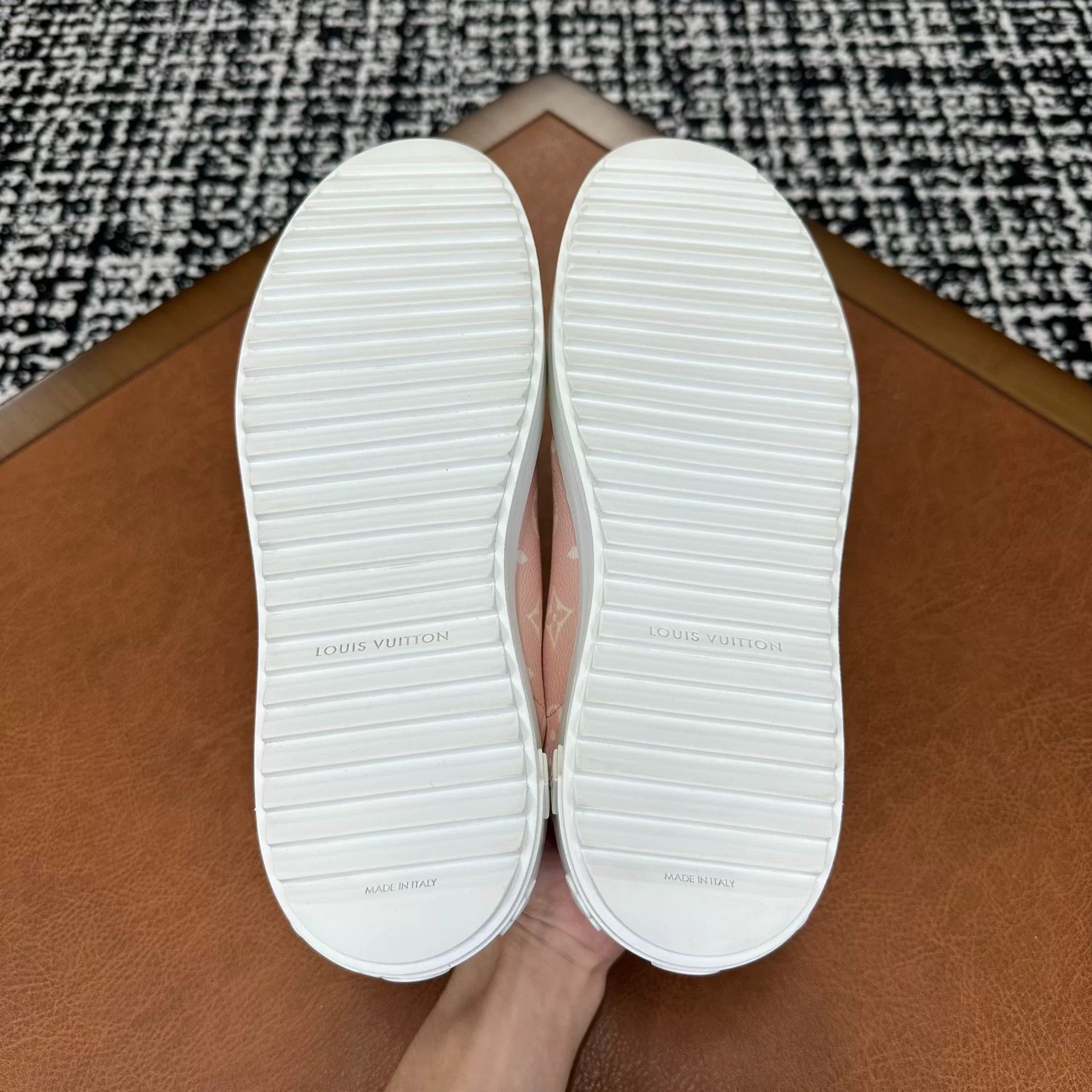 Louis Vuitton Louis Vuitton Lowtop Sneakers it_38-5 Women Size US 8.5 / IT 38.5 - 7 Thumbnail