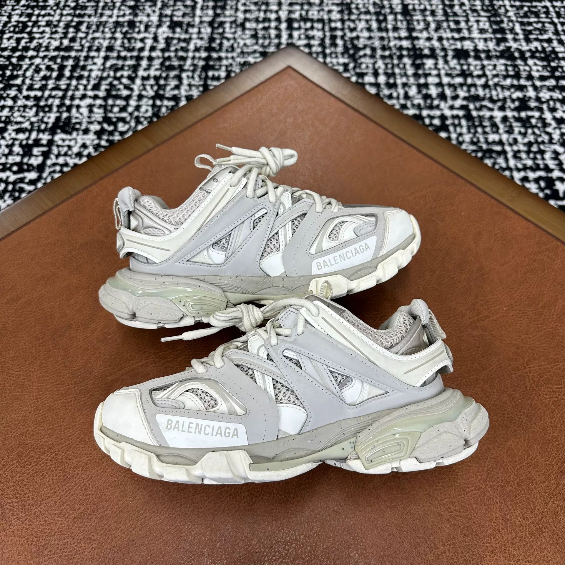 Balenciaga Balenciaga Brown Lowtop Sneakers it_36 Women Size US 6 / IT 36 - 7 Thumbnail