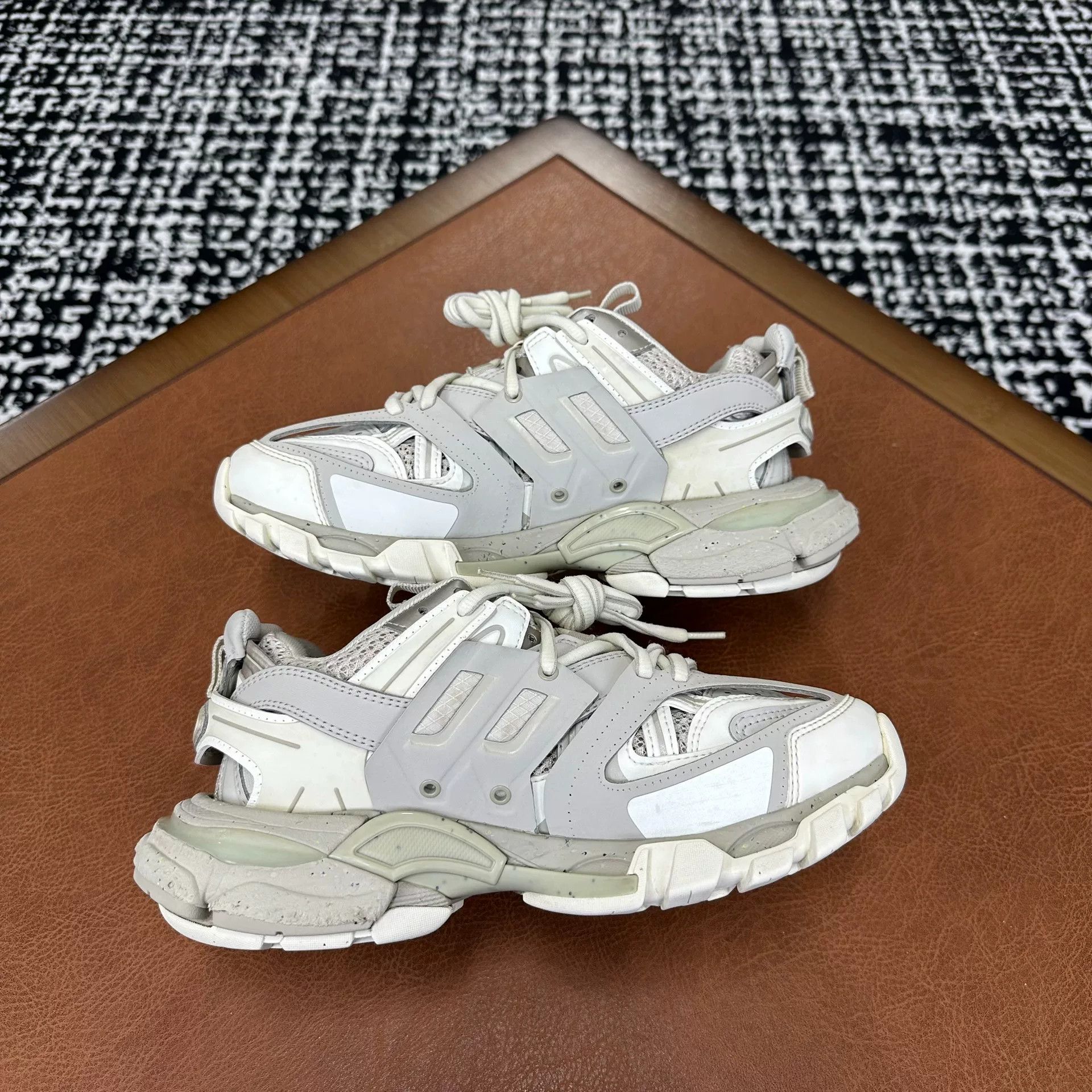 Balenciaga Balenciaga Brown Lowtop Sneakers it_36 Women Size US 6 / IT 36 - 4 Thumbnail