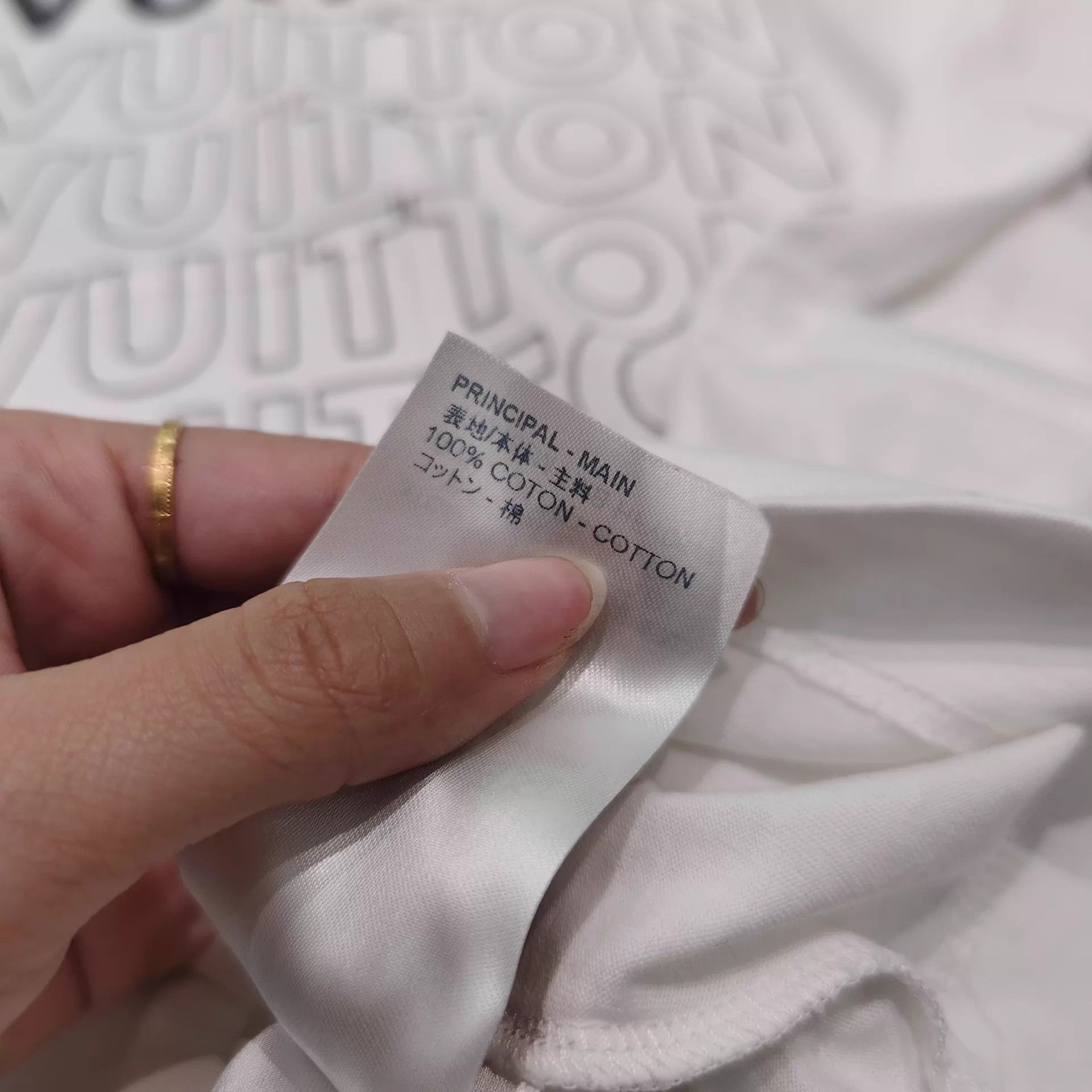 Louis Vuitton White Short-Sleeve Graphic Print T-Shirt Size US S / EU 44-46 / 1 - 5 Thumbnail