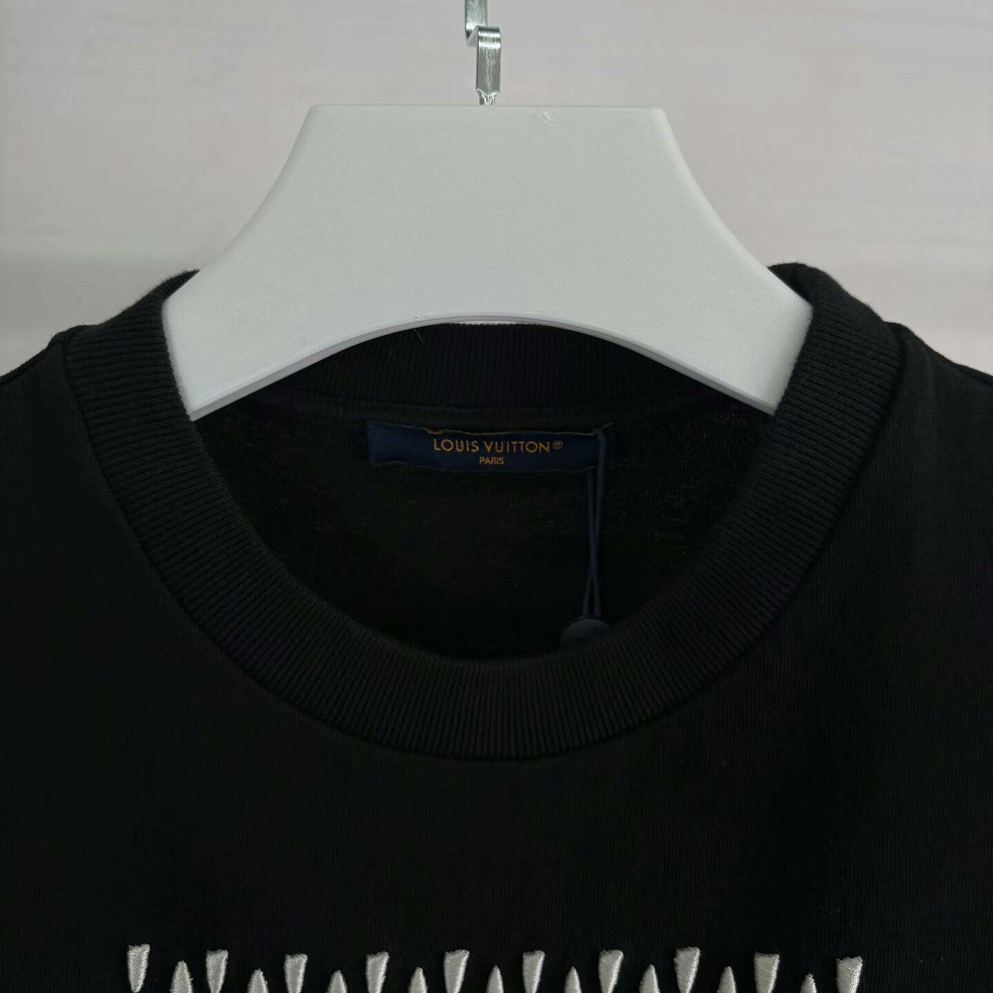 Pharrell LV Black Logo Short-Sleeve T-Shirt Size US M / EU 48-50 / 2 - 3 Thumbnail