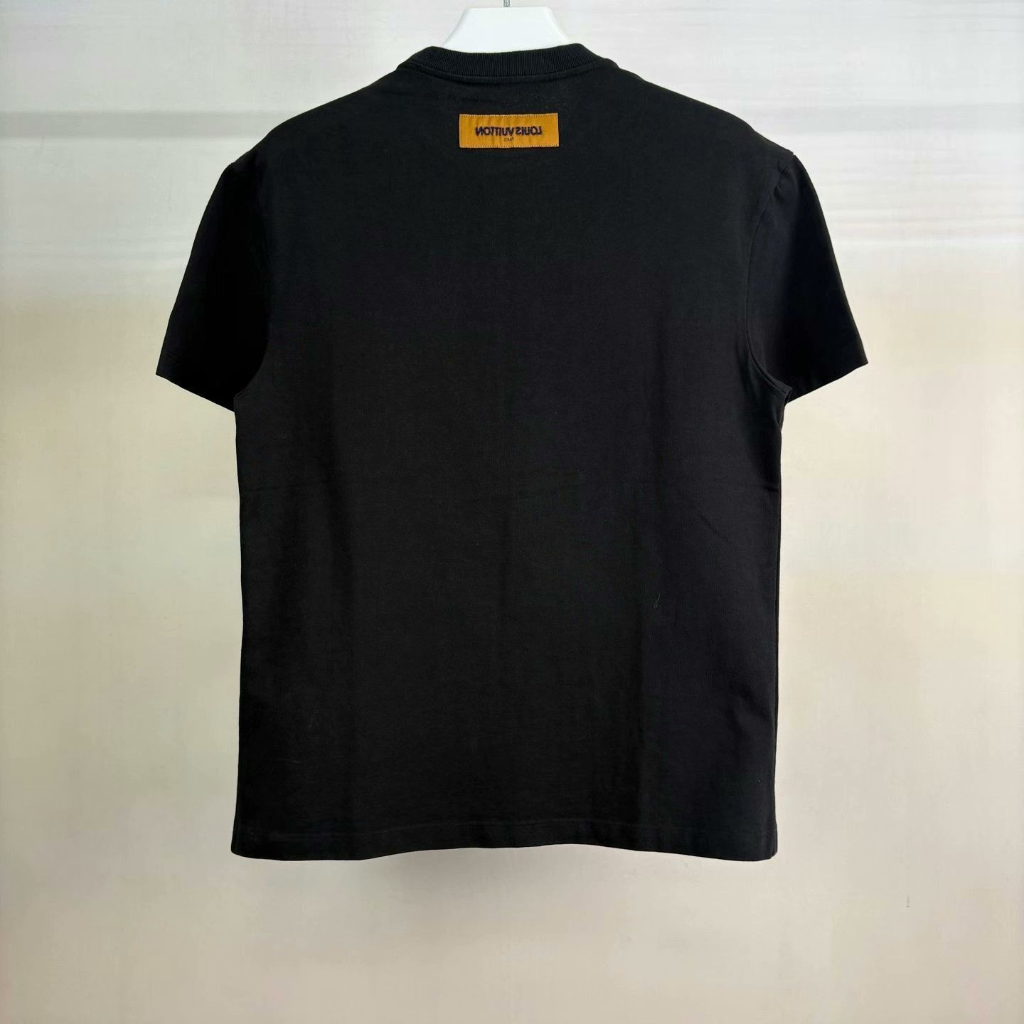 Pharrell LV Black Logo Short-Sleeve T-Shirt Size US M / EU 48-50 / 2 - 2 Thumbnail