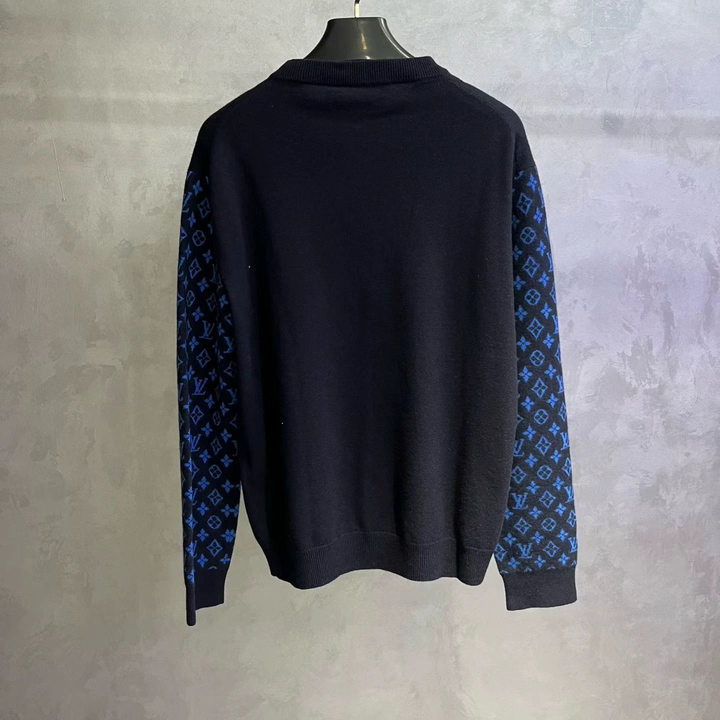Louis Vuitton Louis Vuitton Dark Blue Full-Logo Sweater Size US M / EU 48-50 / 2 - 5 Thumbnail
