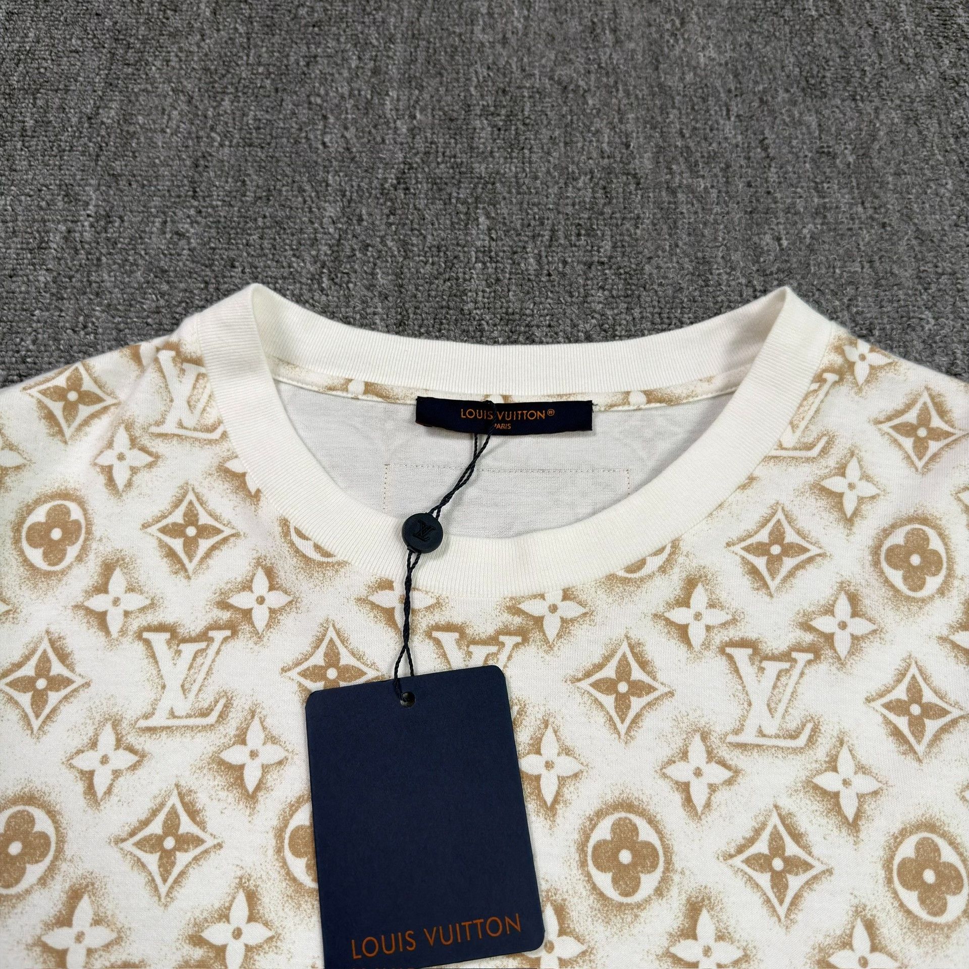 Louis Vuitton LV Beige All-Over Print Short-Sleeve Size US XL / EU 56 / 4 - 3 Thumbnail