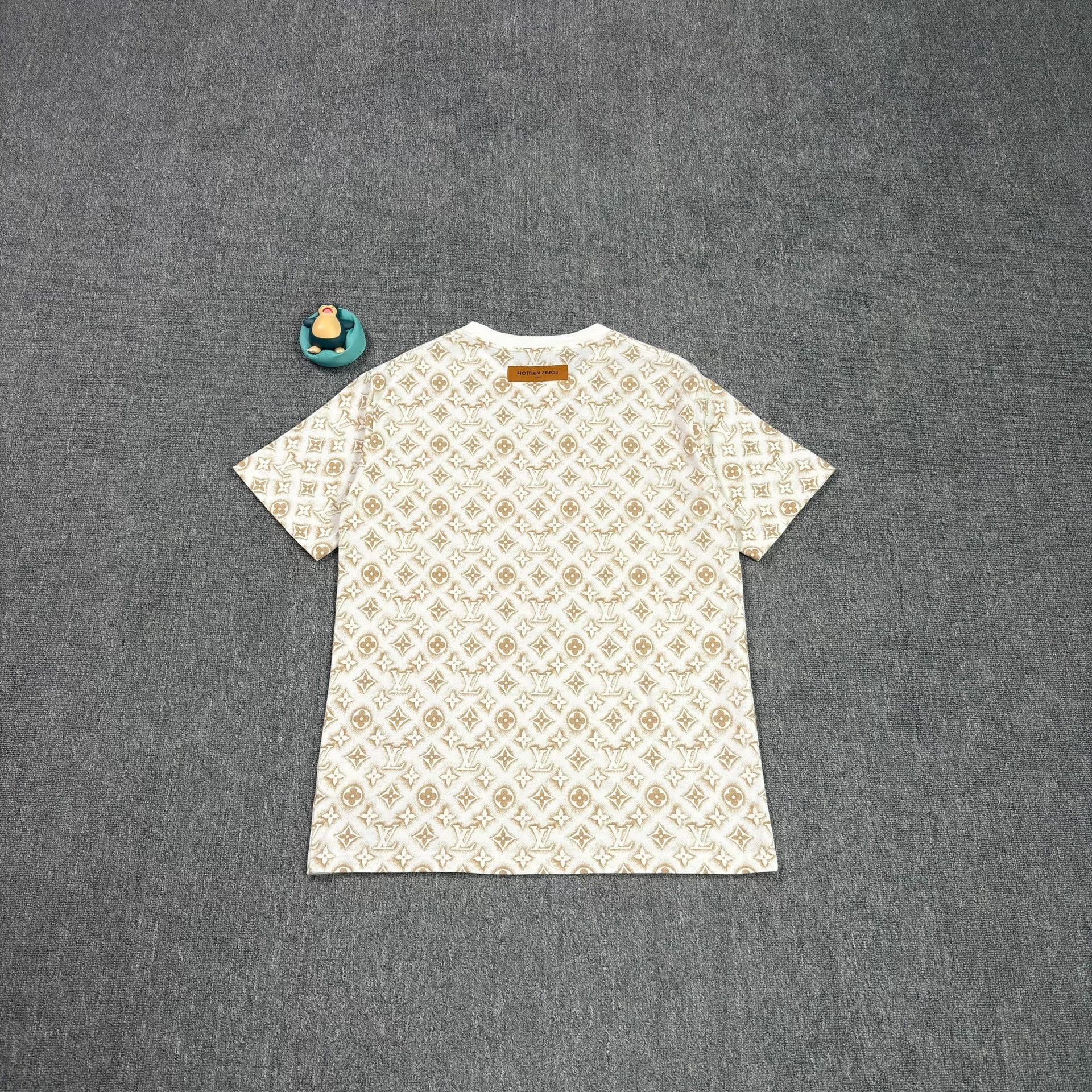 Louis Vuitton LV Beige All-Over Print Short-Sleeve Size US XL / EU 56 / 4 - 2 Thumbnail