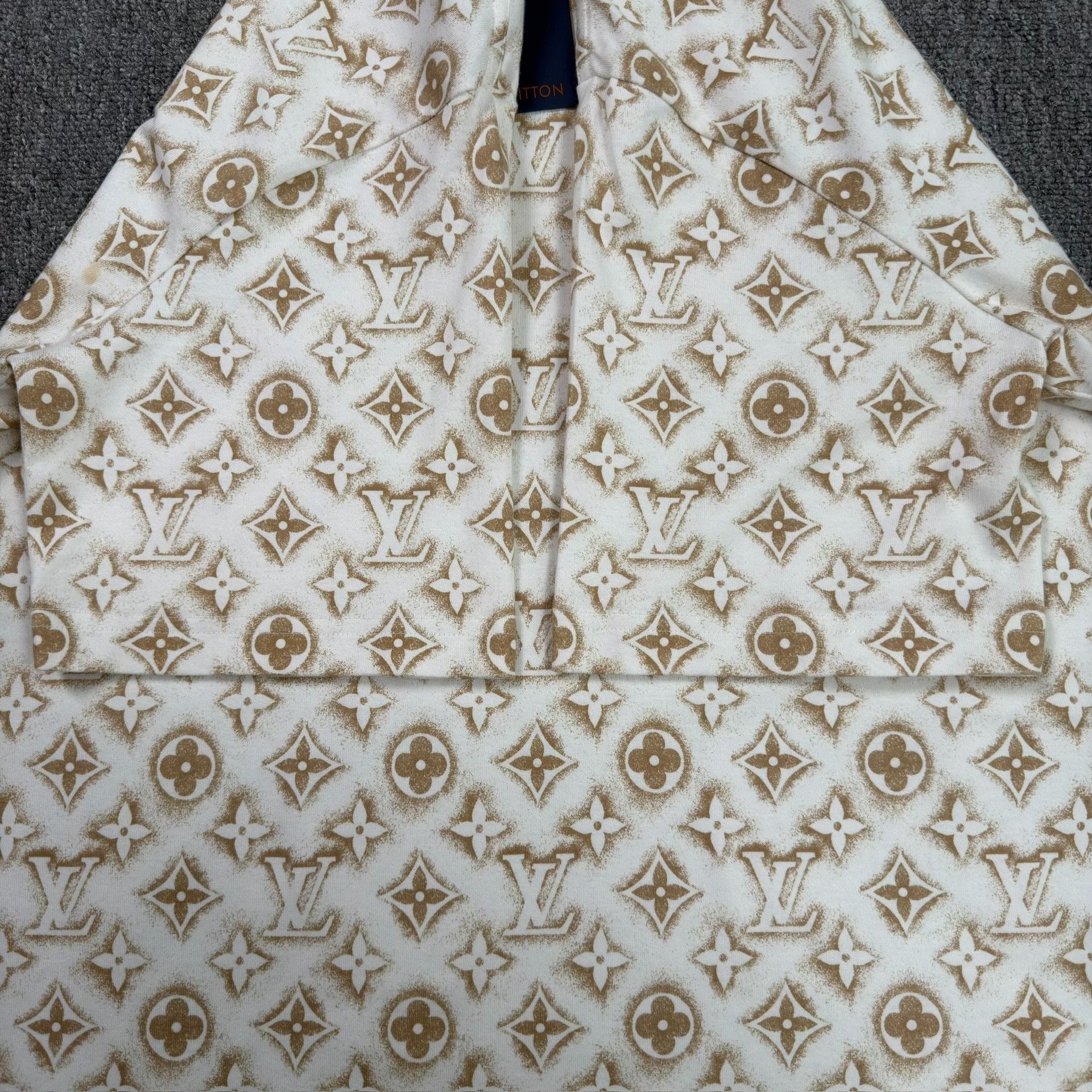 Louis Vuitton LV Beige All-Over Print Short-Sleeve Size US XL / EU 56 / 4 - 4 Thumbnail