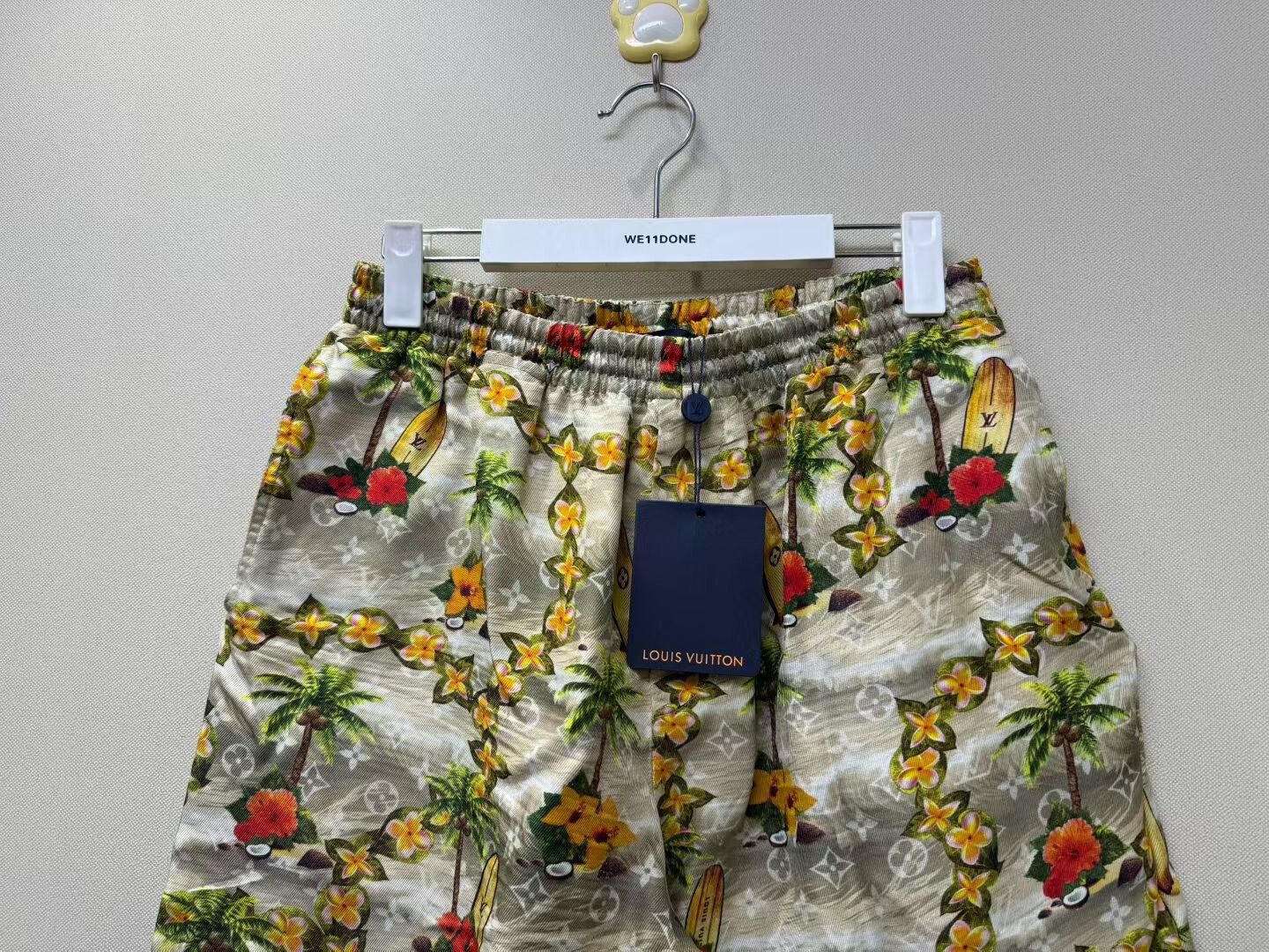 Louis Vuitton Louis Vuitton Floral Palm Silk Logo Shorts Size 38" / US 16 / IT 52 - 2 Thumbnail