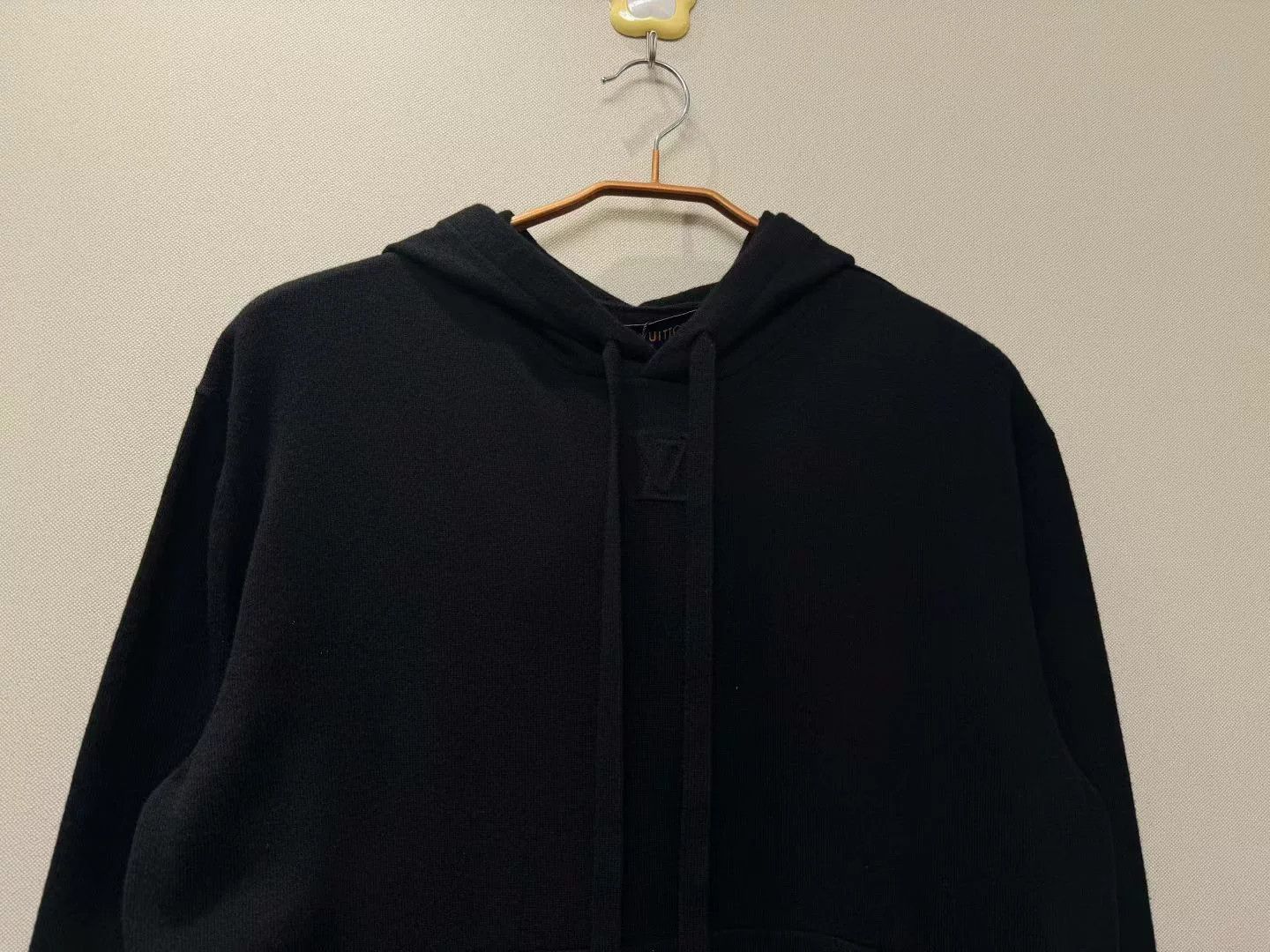 Louis Vuitton Louis Vuitton Black Embossed Logo Hoodie S Size US S / EU 44-46 / 1 - 2 Thumbnail