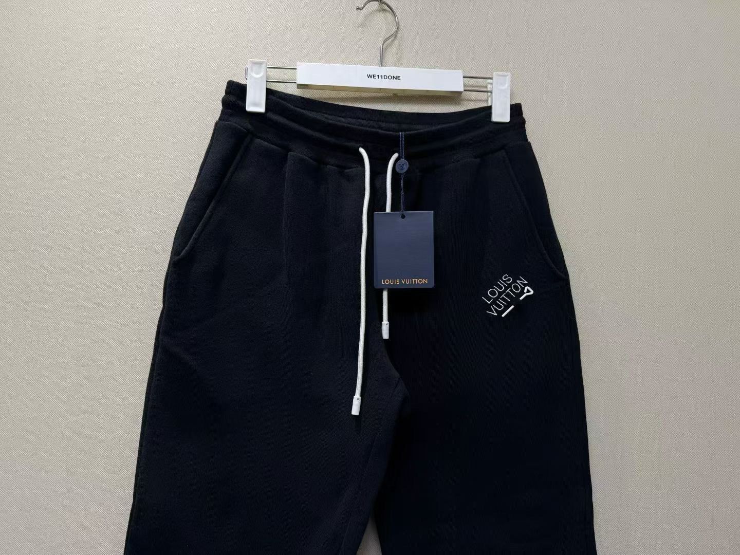 Louis Vuitton Louis Vuitton Black Embroidered Sweatpants Size US 27 - 2 Thumbnail