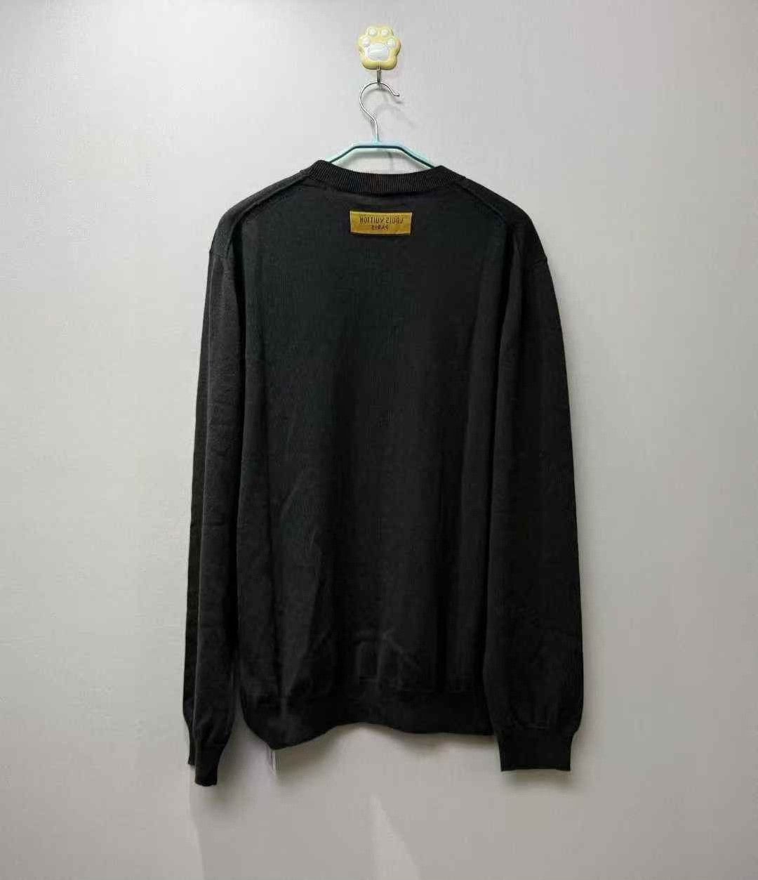 Louis Vuitton Louis Vuitton Embossed Logo Sweater 4L Size US XL / EU 56 / 4 - 4 Thumbnail