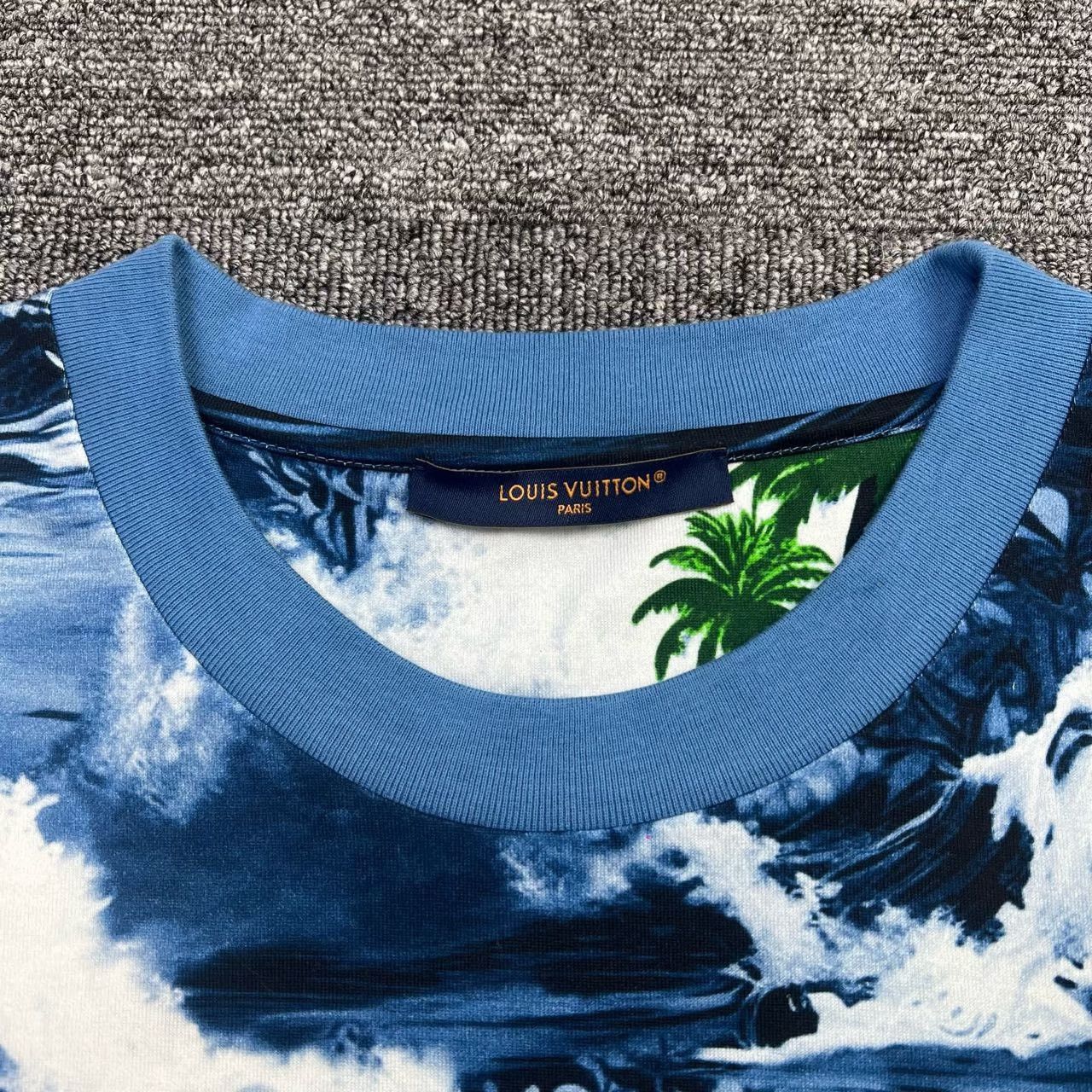 Louis Vuitton Louis Vuitton Blue Wave Print T-Shirt Size US XXL / EU 58 / 5 - 3 Thumbnail