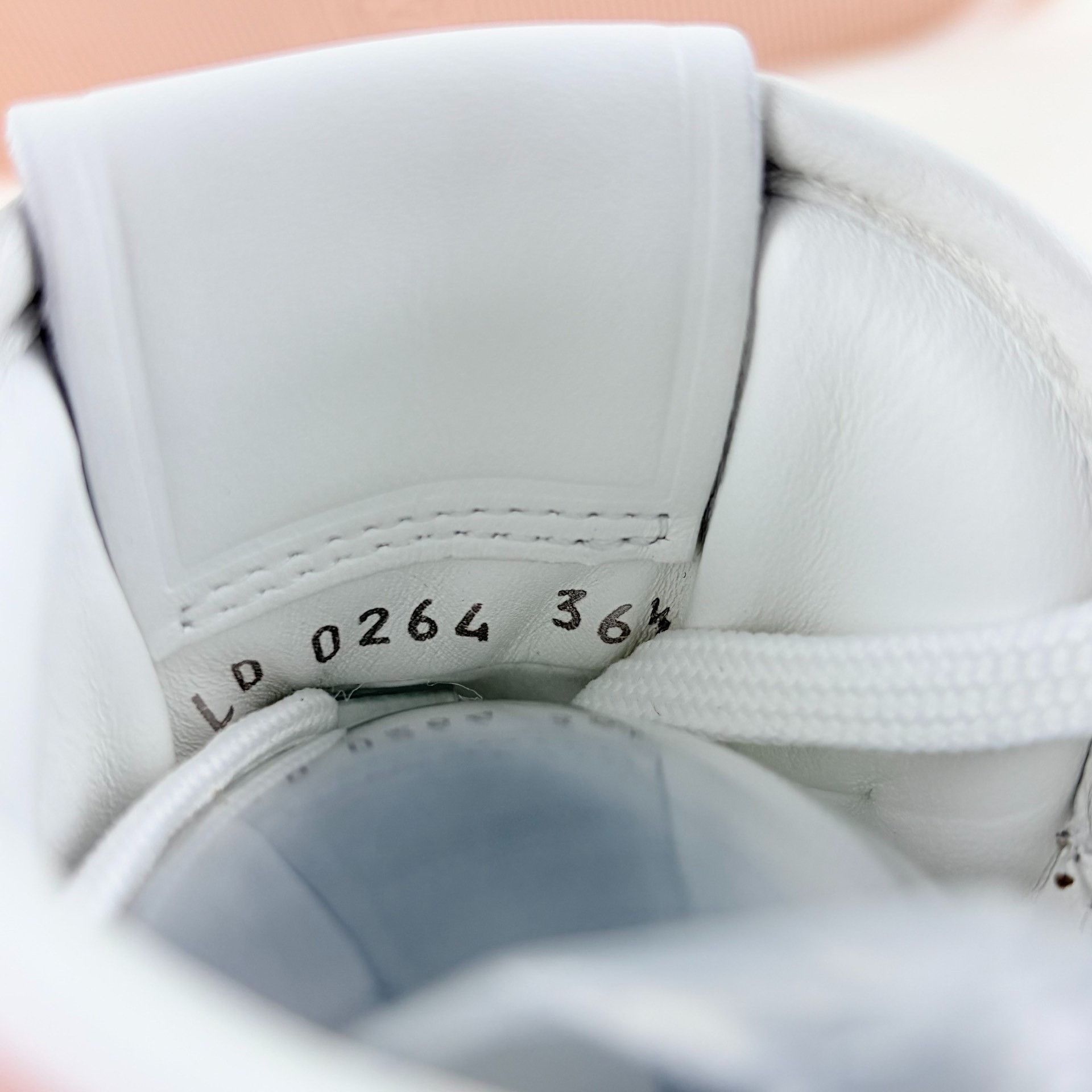 Louis Vuitton LV White Pink Embossed High-top Sneakers Size US 5.5 / IT 35.5 - 6 Thumbnail